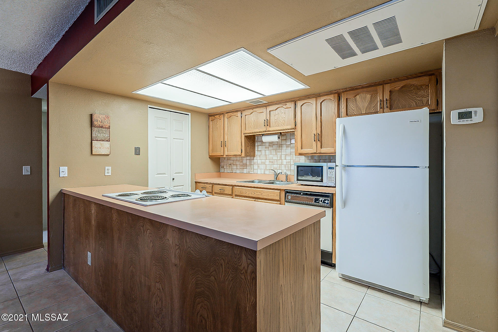 Casitas Real Condos. - Residential