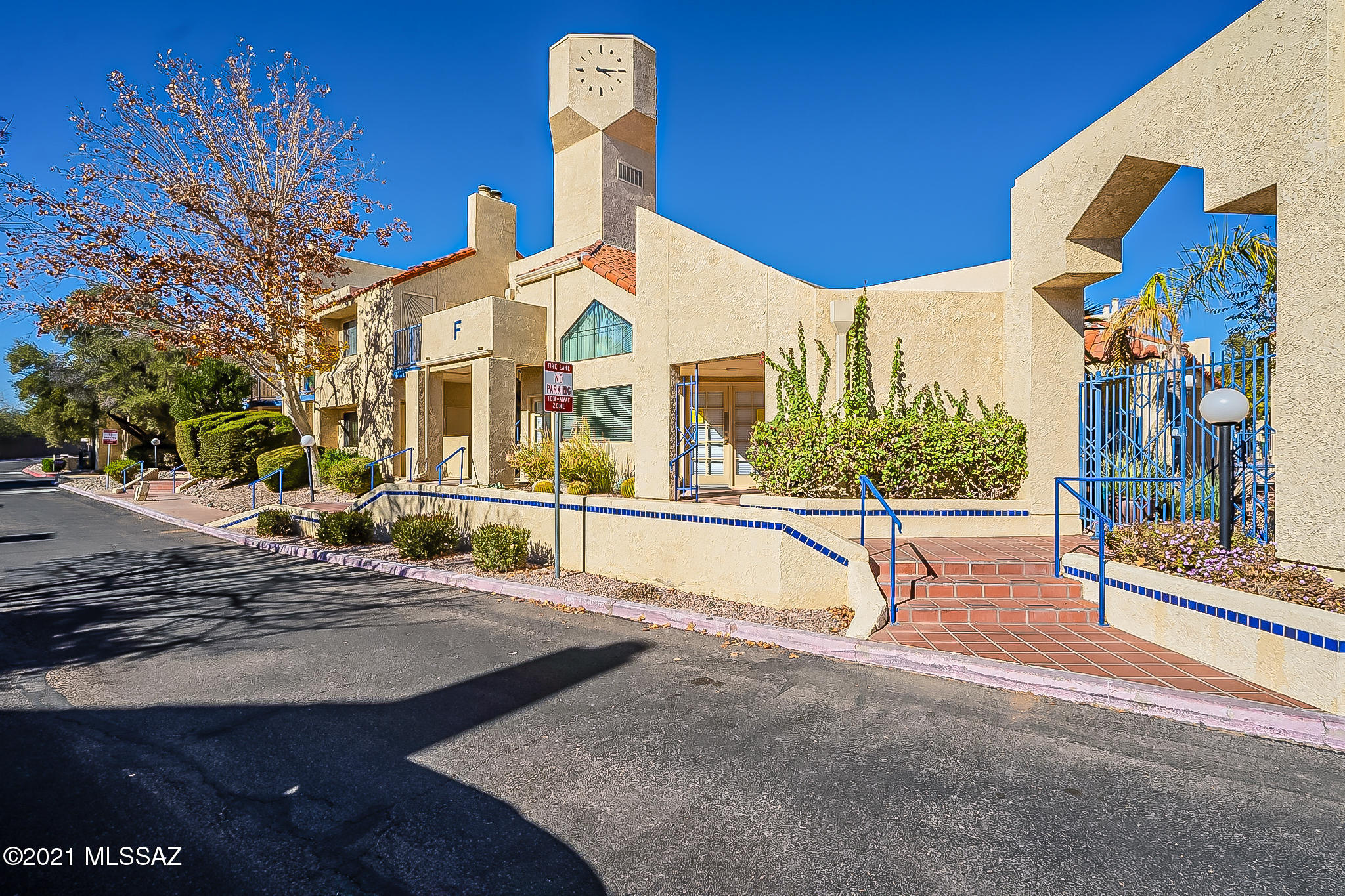 Casitas Real Condos. - Residential