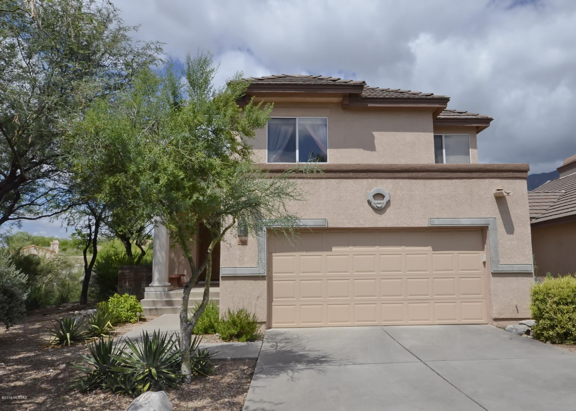 Fully upgraded 3-bedroom beautiful home in La Paloma located in Dist. 16
close to shopping, dining, & golf. House is situated against common area with magnificent Catalina Mountain
views from private back patio! Updated Kitchen with granite counters, stainless steel appliances, custom
cabinets & built in wine cooler. Master suite with mountain views and renovated bathrooms. Community
amenities include a pool with spa, delightful walking/jogging path. Landlord pays HOA that includes trash pick-up and front-yard landscape. See also MLS#21905993.