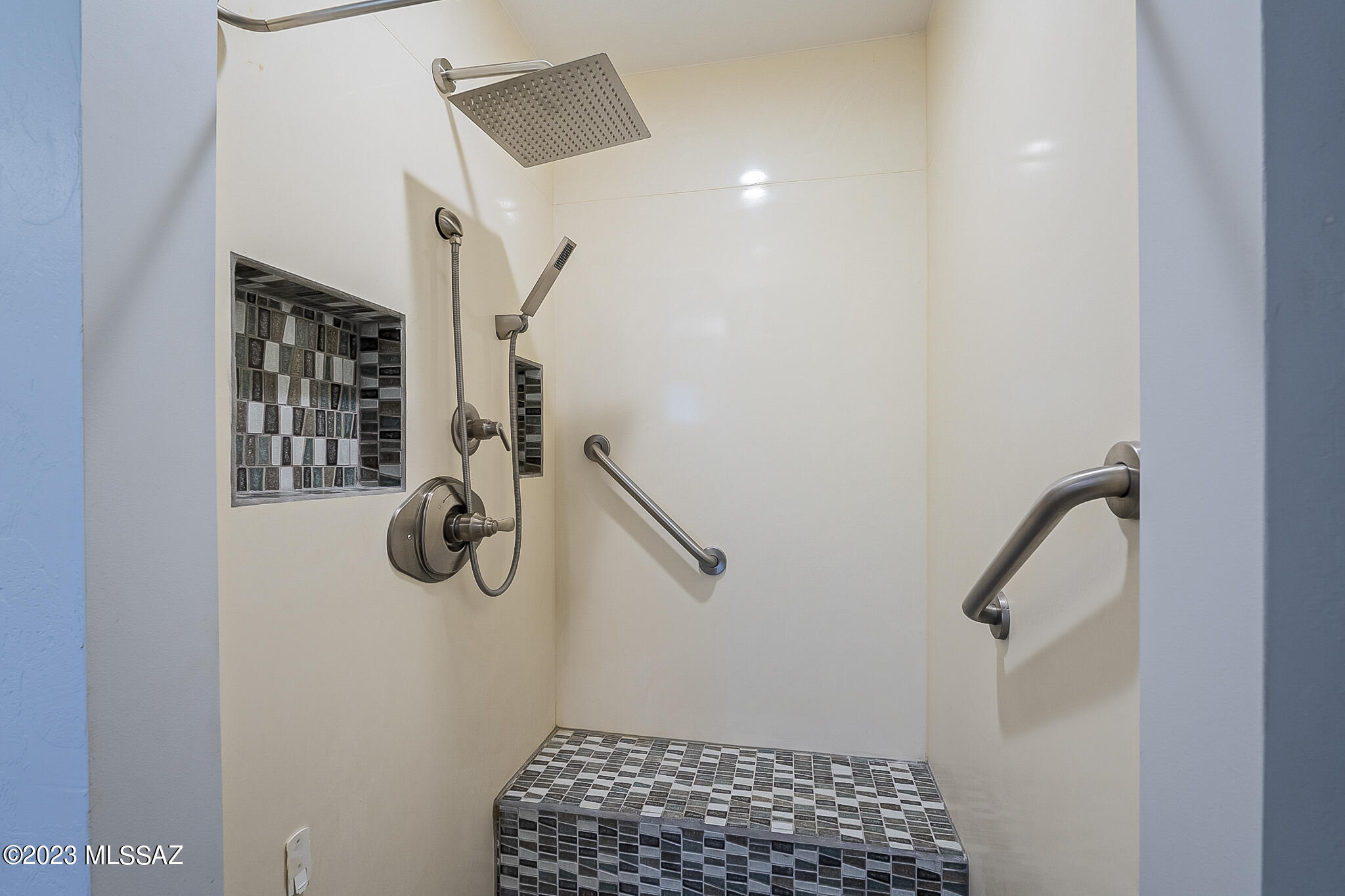 Colonia Verde (13-17) - Residential