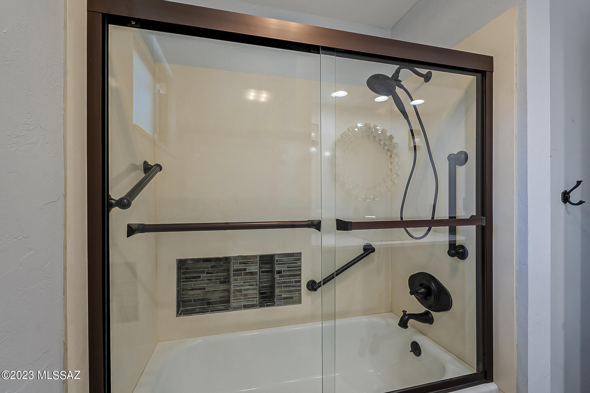 Colonia Verde (13-17) - Residential