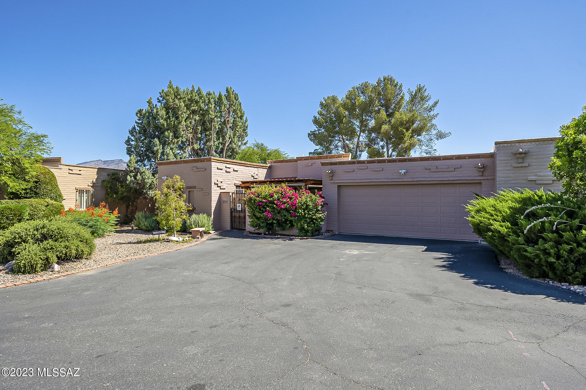 Colonia Verde (13-17) - Residential