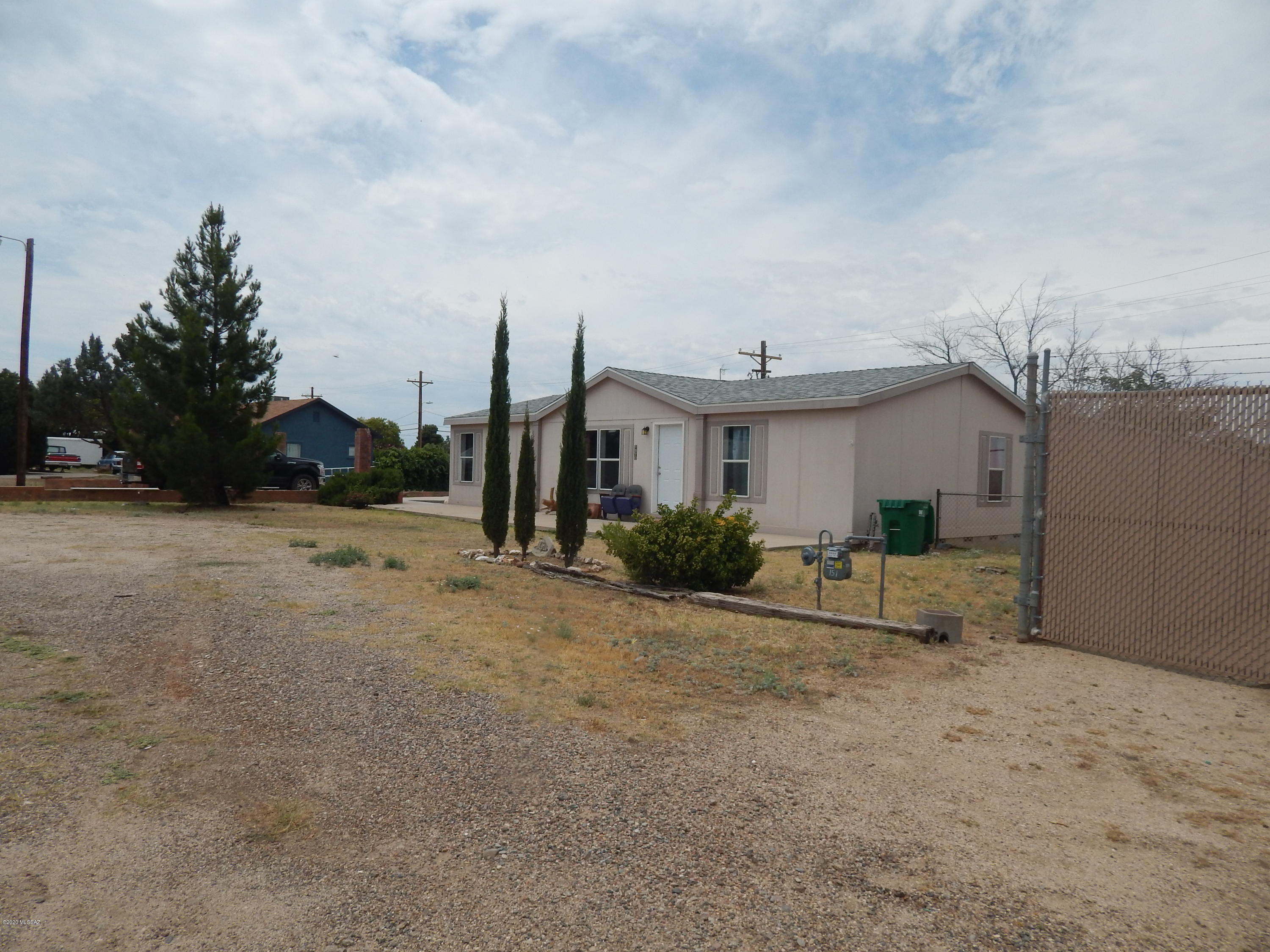Well Maintained Manufactured home in cooler Oracle. Home has a newer shingled roof, carpeting and flooring. Large Master Bedroom with Walk in Closet, Master Bath has dual sinks, shower and Garden Tub. Kitchen island. Fenced chain link back yard. A concrete pad on the side of the home.
