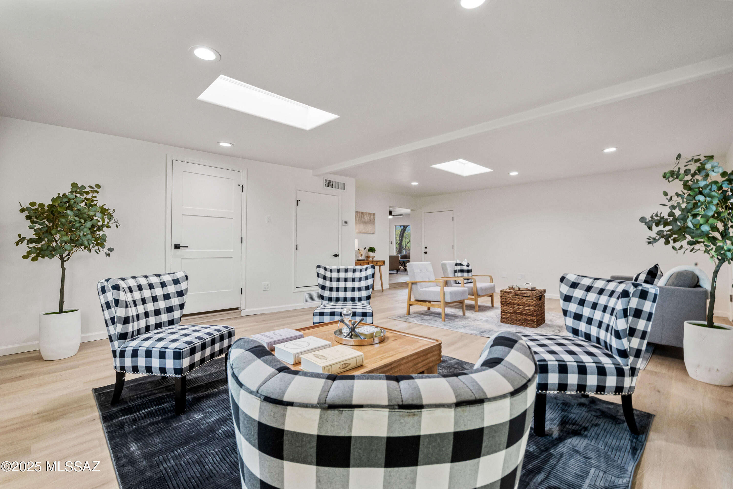 Tres Lomas (1-147) - Residential