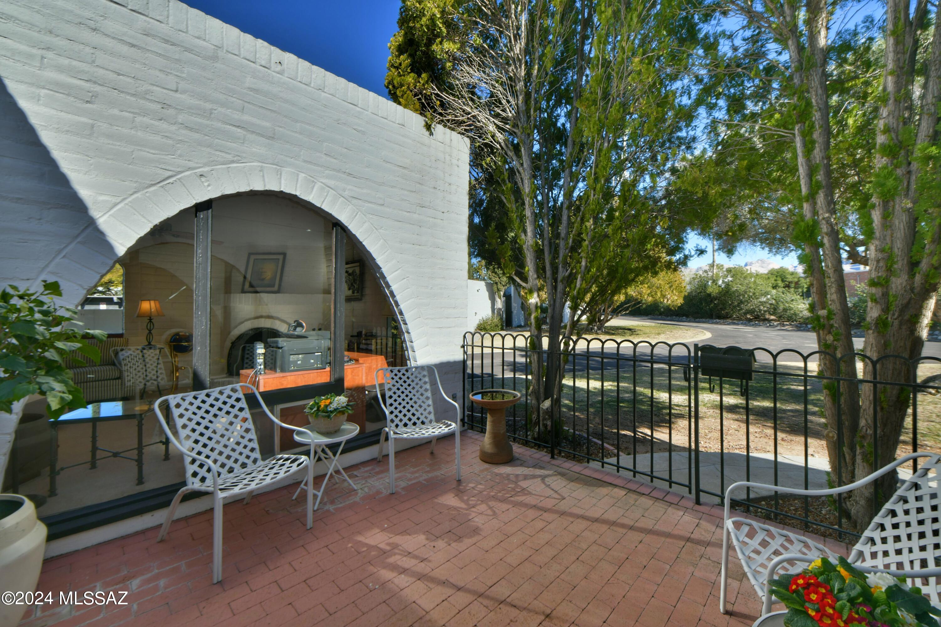 Las Lomitas (1) - Residential
