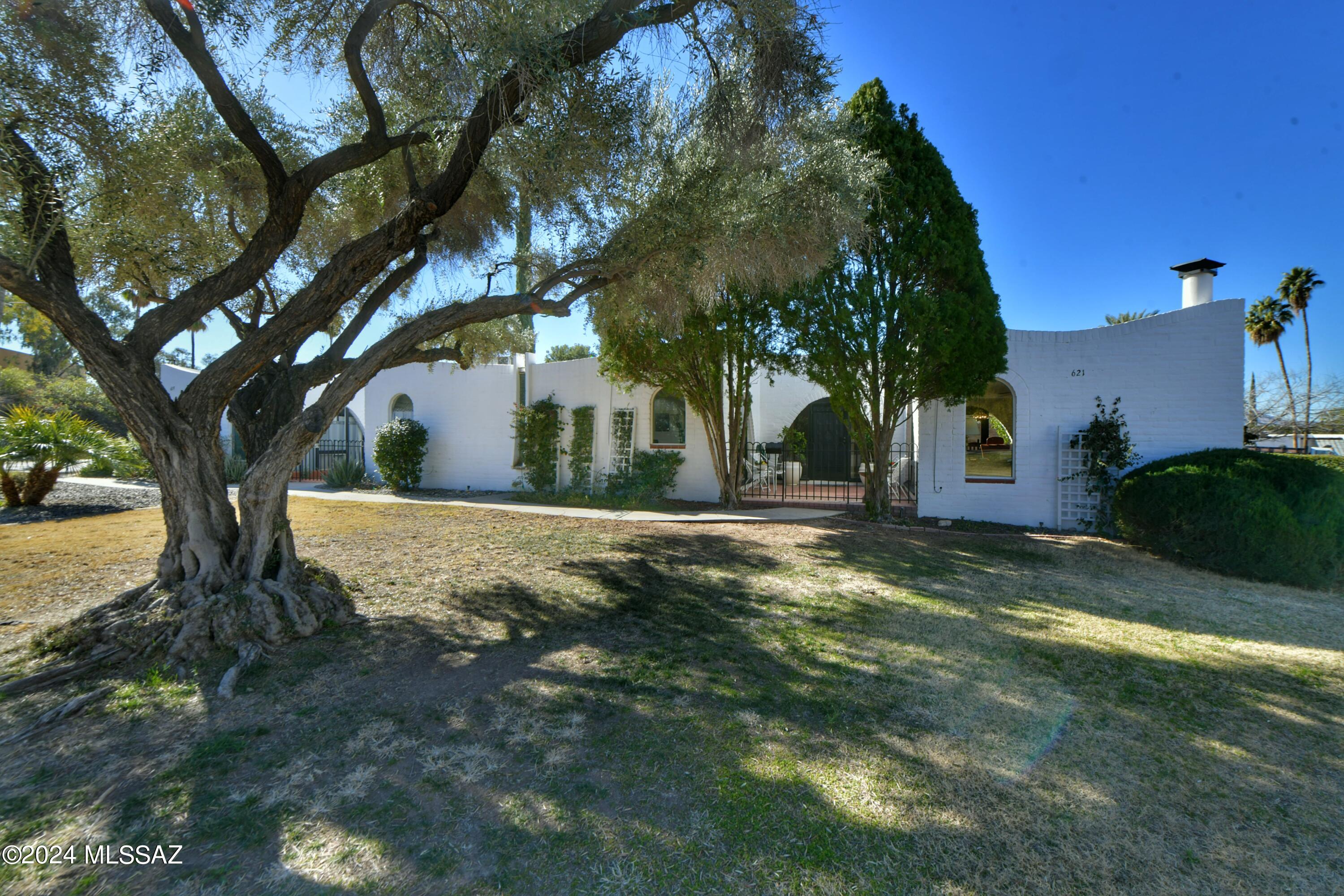 Las Lomitas (1) - Residential