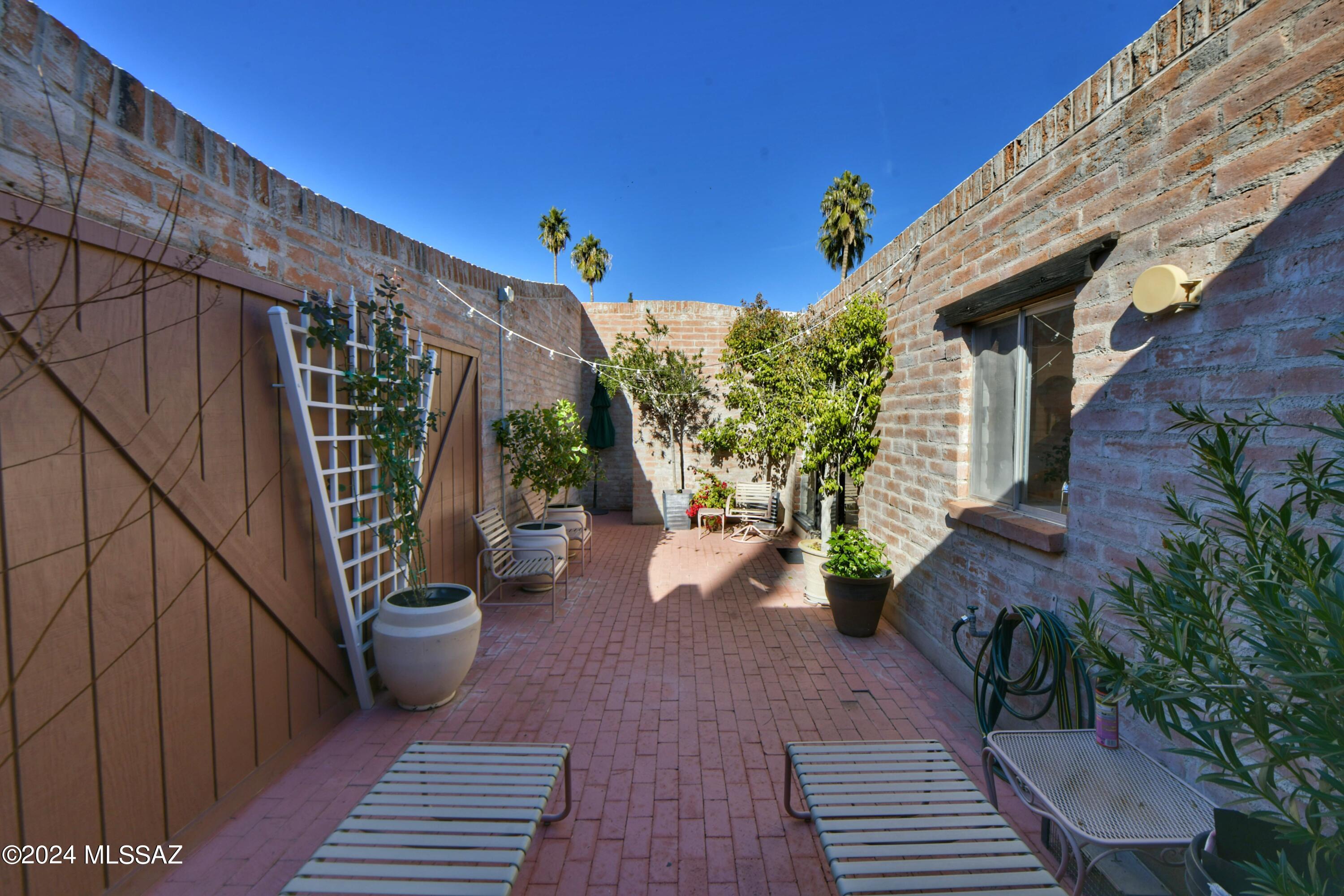 Las Lomitas (1) - Residential