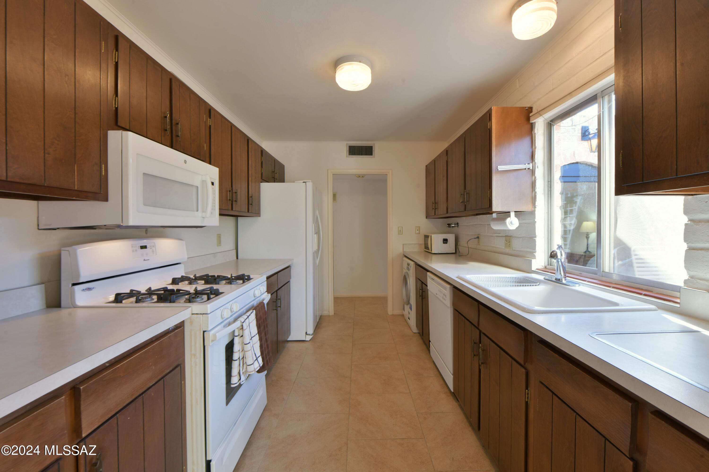 Las Lomitas (1) - Residential