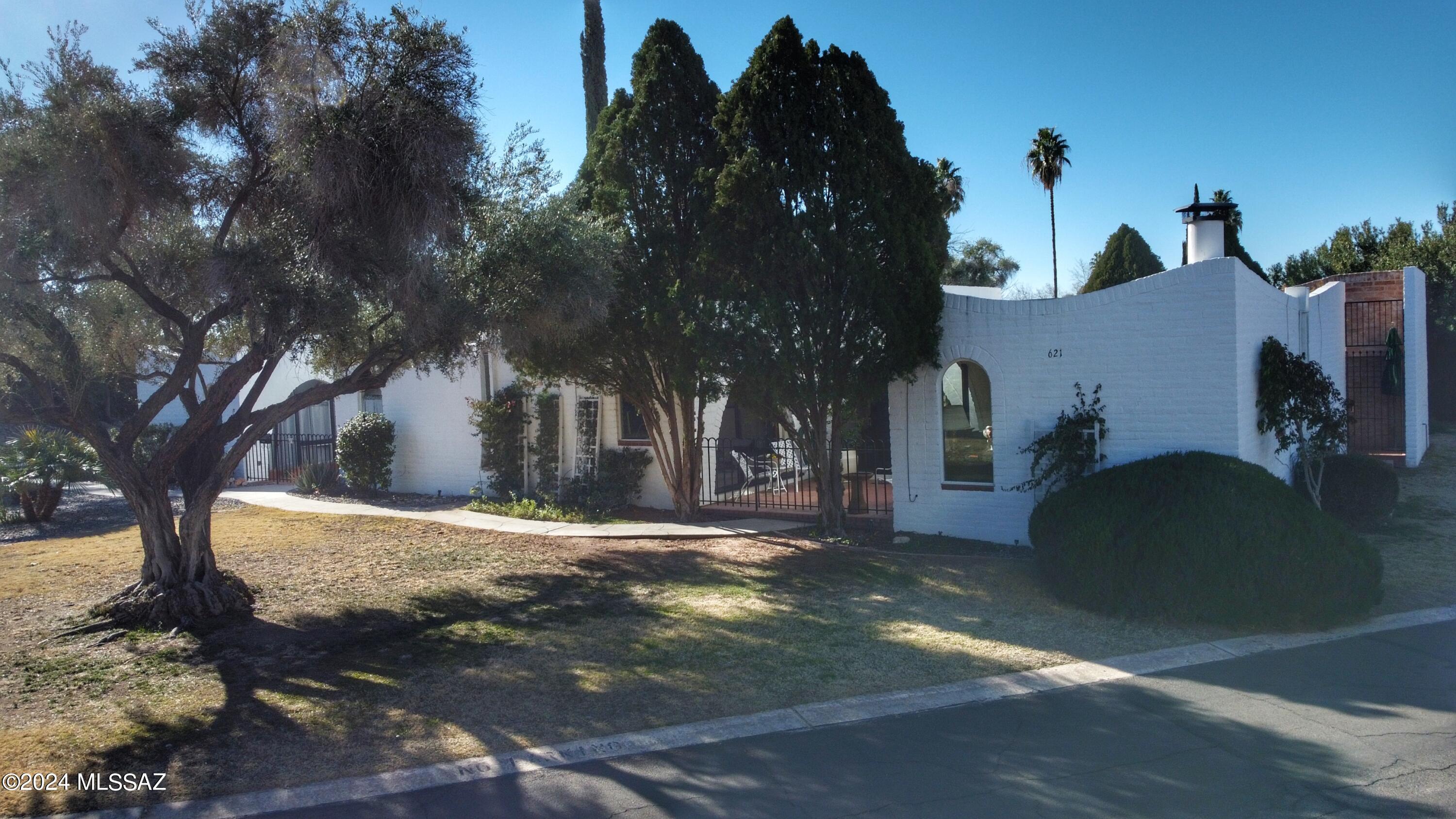 Las Lomitas (1) - Residential