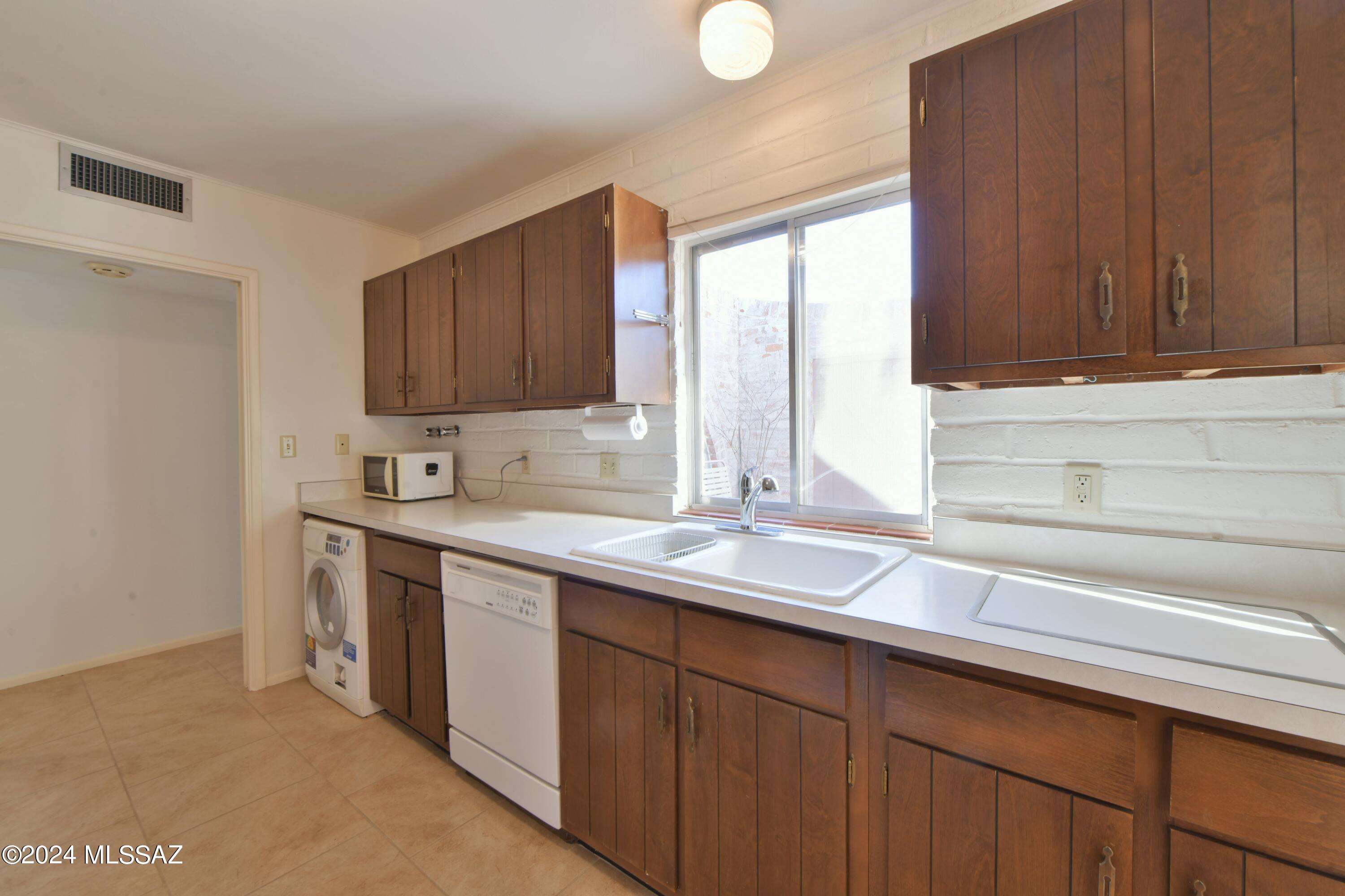Las Lomitas (1) - Residential