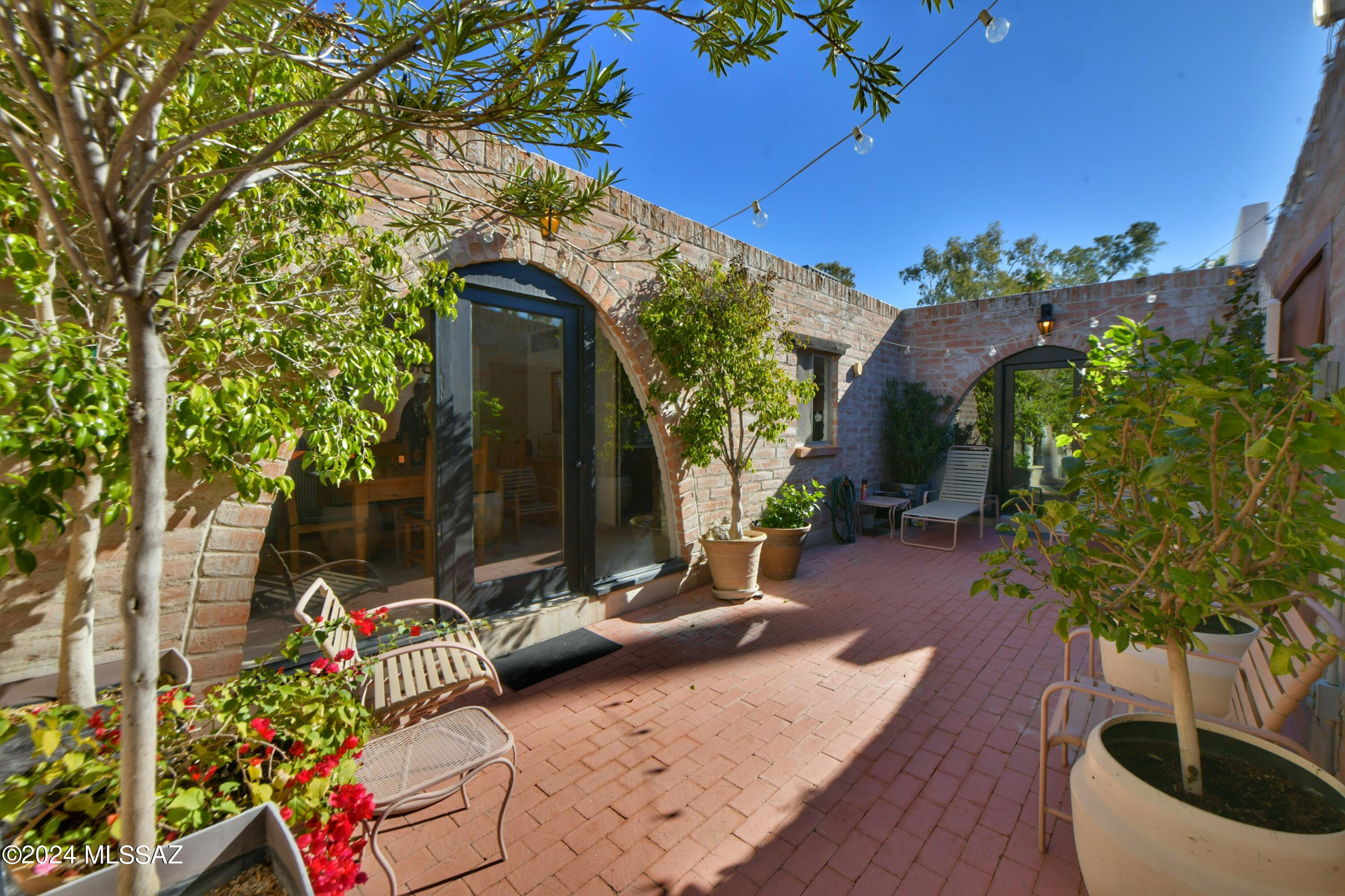 Las Lomitas (1) - Residential