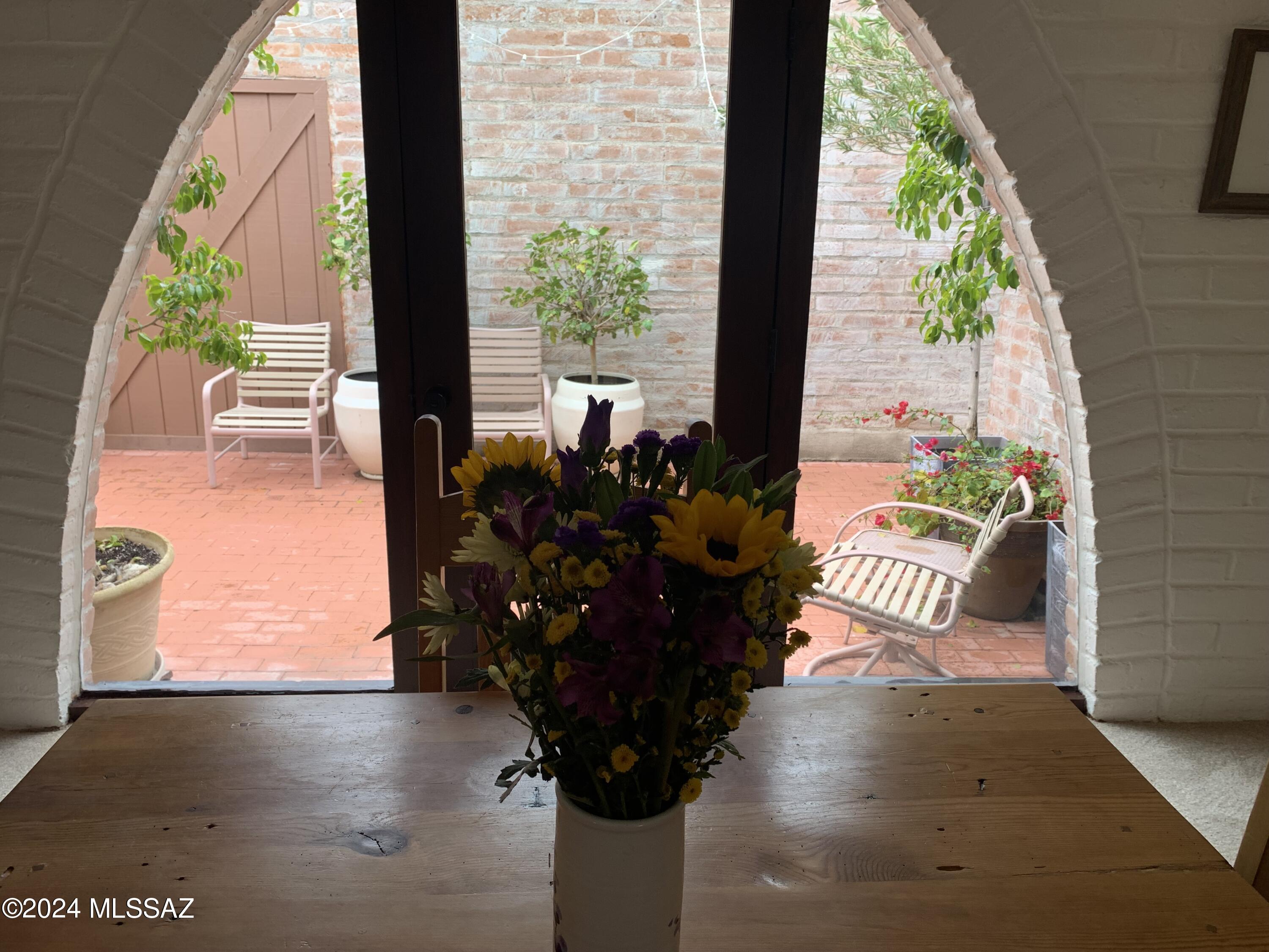 Las Lomitas (1) - Residential