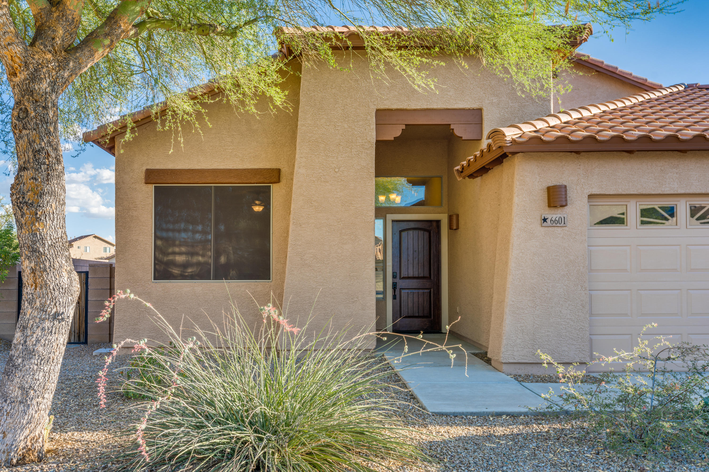 Range priced $230,000-$260,000. Beautiful home with split living and split bedroom floor plan. Each living area is very large with the formal dining and living room in the front of the home and the large family room off of the kitchen. The kitchen boasts a large island, tons of countertop and cabinet space and a small desk area. Large bar flowing into the eat in area and family room perfect for entertaining. The master bedroom is a suite, with a patio door and screen out the the lovely covered patio. Dual executive height sinks, separate glass shower and large soaking tub.  The home boasts a newer hvac unit, carpet, paint and a premium large lot with no neighbors behind. Plenty of room for a pool, bbq fire pit, playground and more. A beautiful lovingly maintained home in Star Valley!