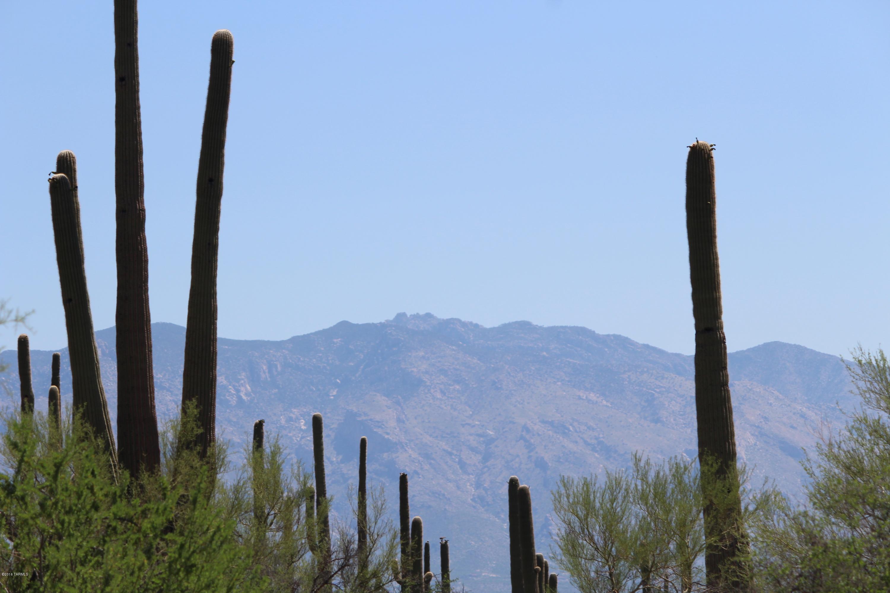 Vista De La Sierra De Dios - Residential