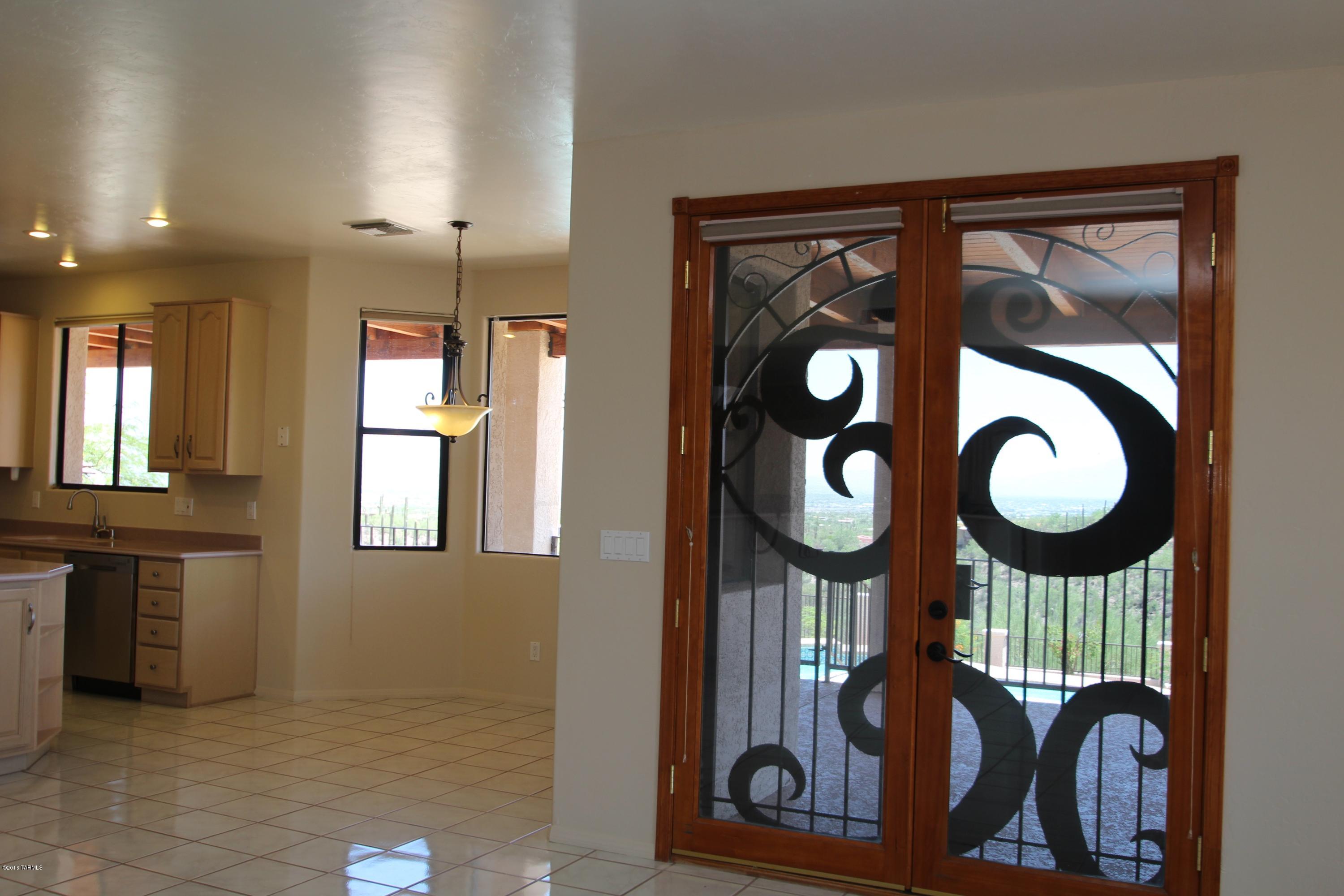 Vista De La Sierra De Dios - Residential