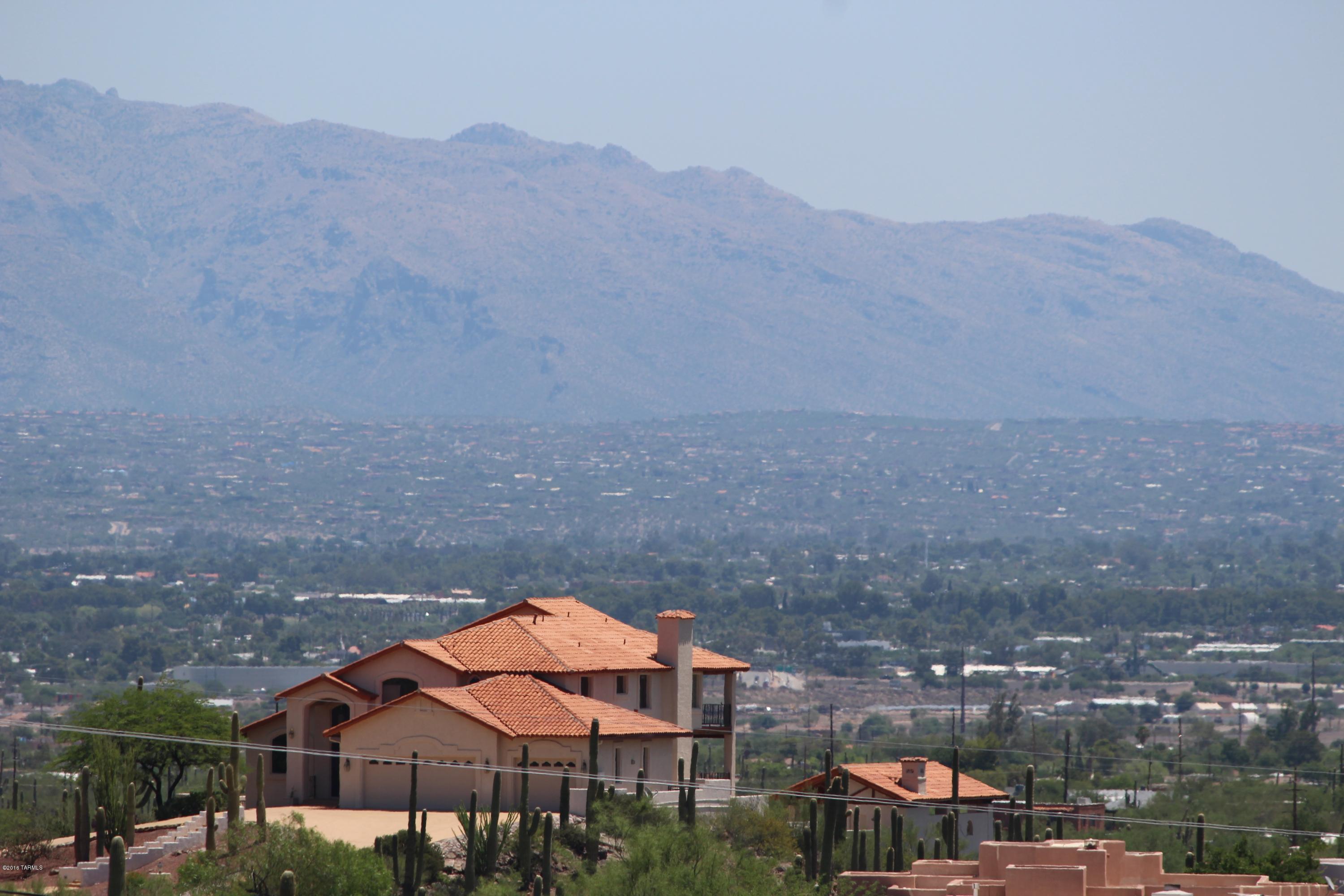 Vista De La Sierra De Dios - Residential
