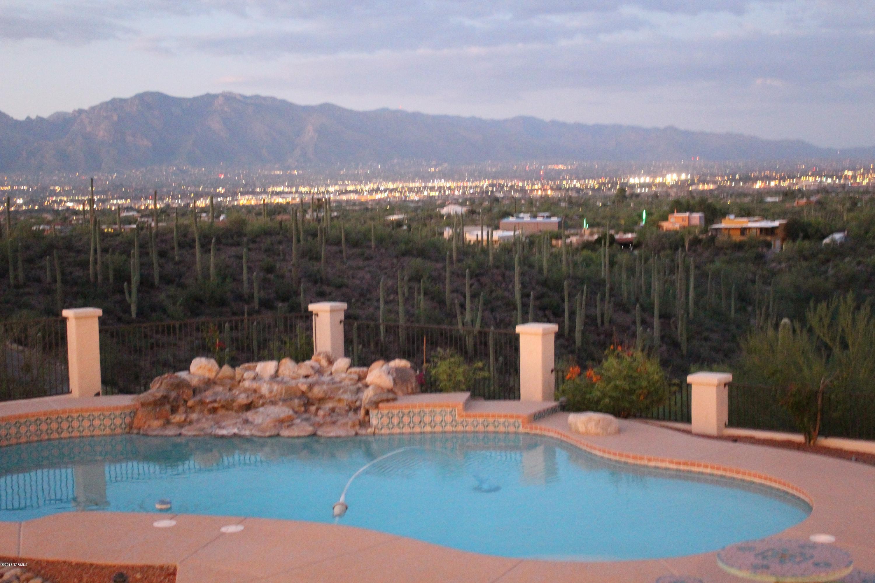 Vista De La Sierra De Dios - Residential