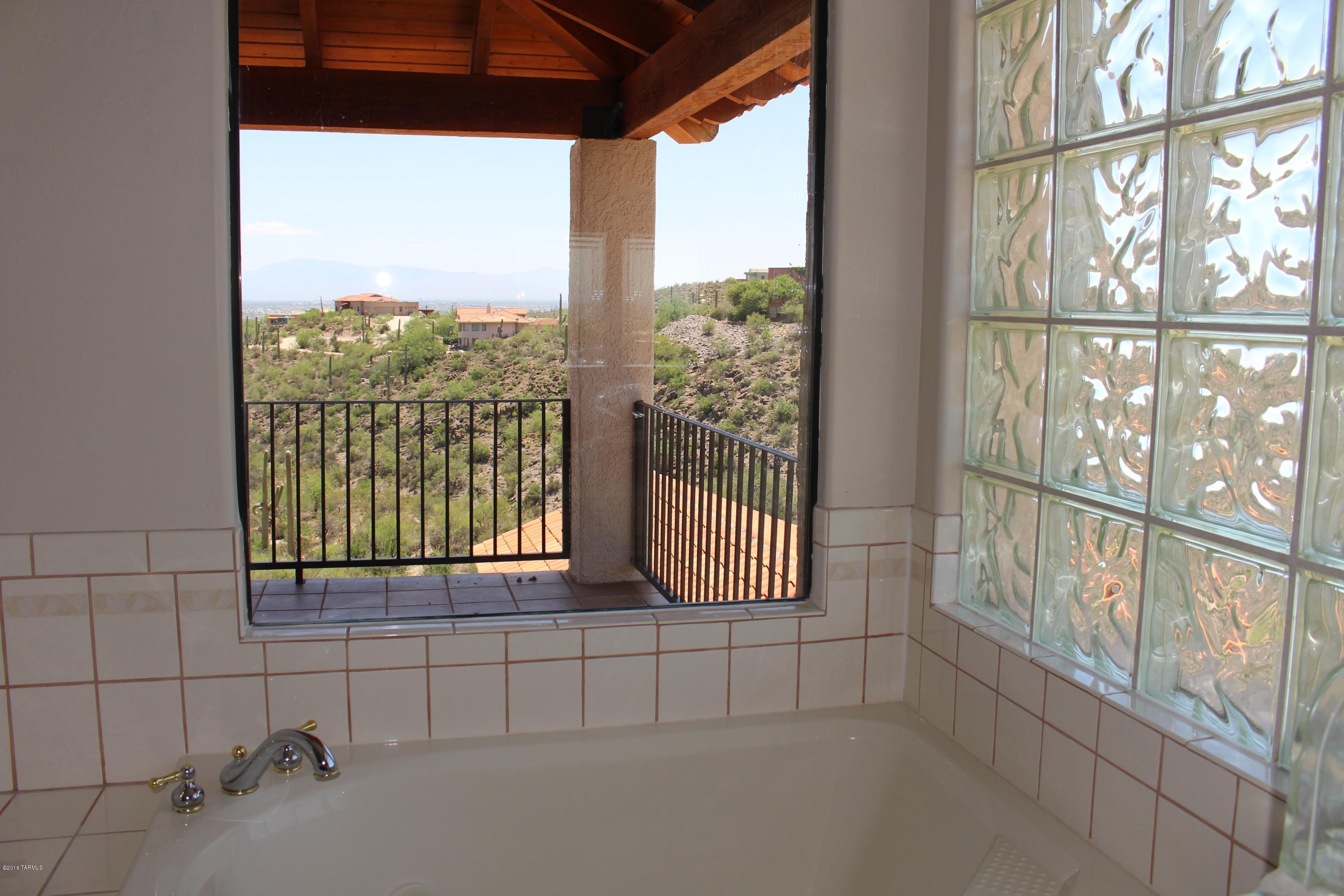Vista De La Sierra De Dios - Residential