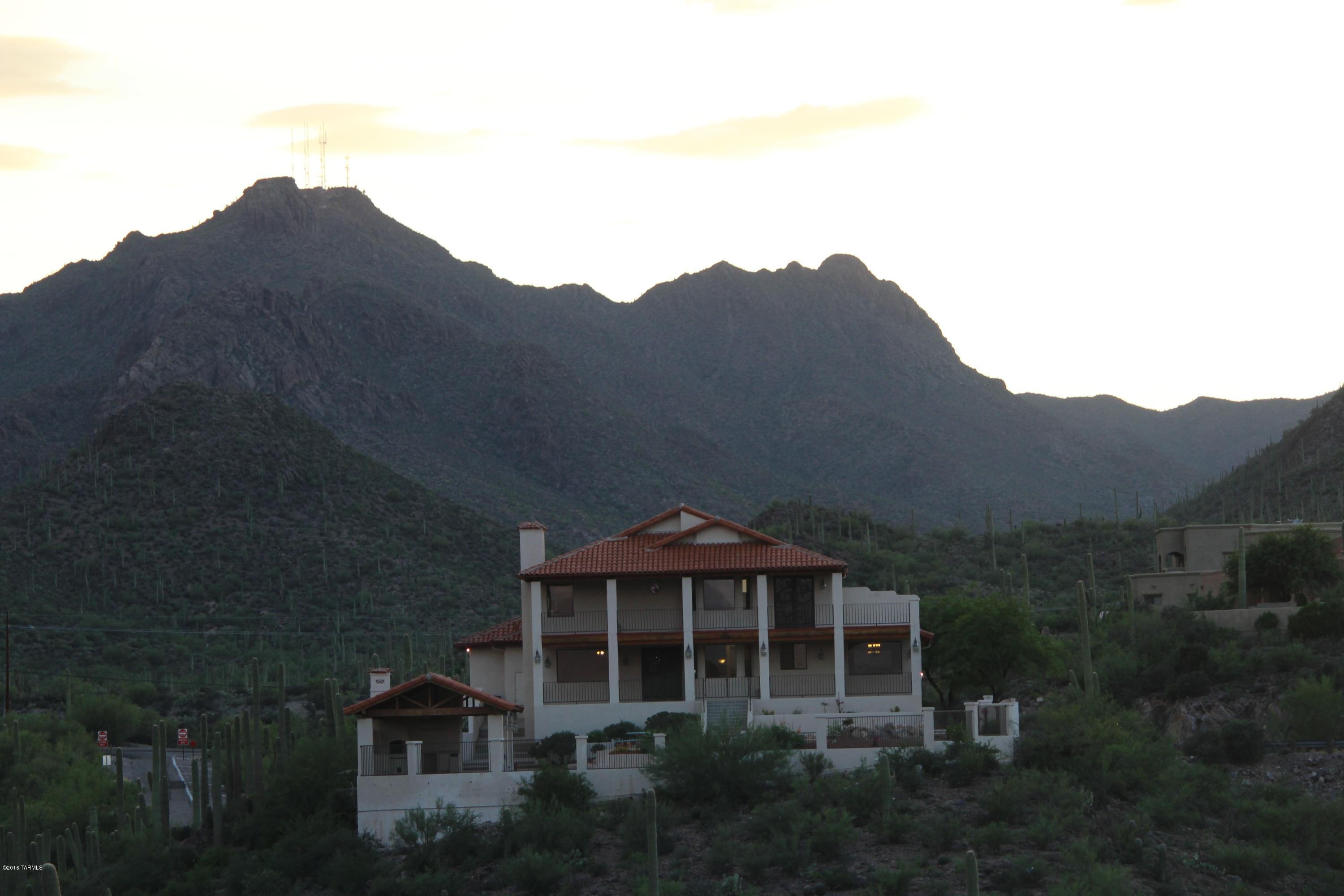 Vista De La Sierra De Dios - Residential