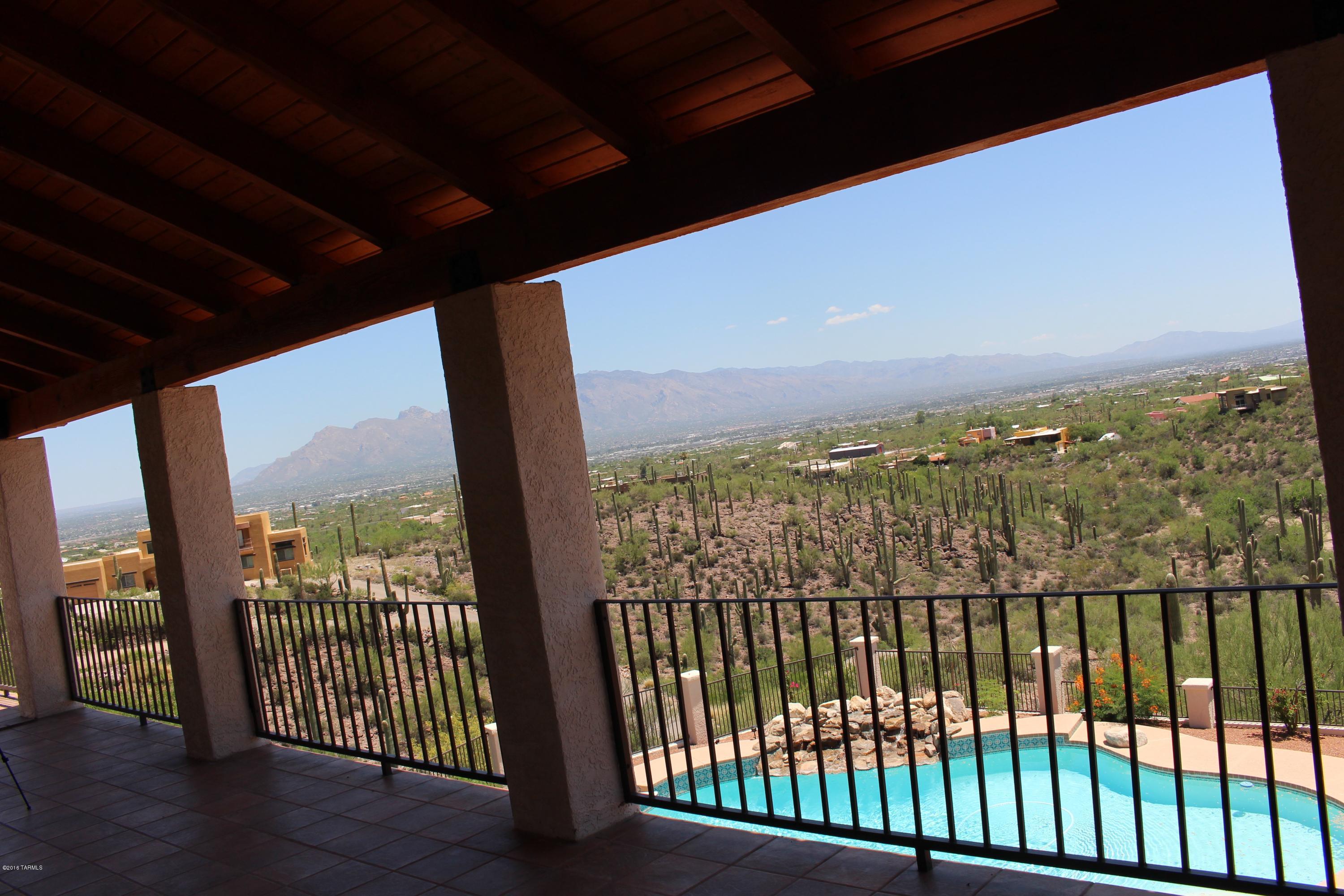 Vista De La Sierra De Dios - Residential