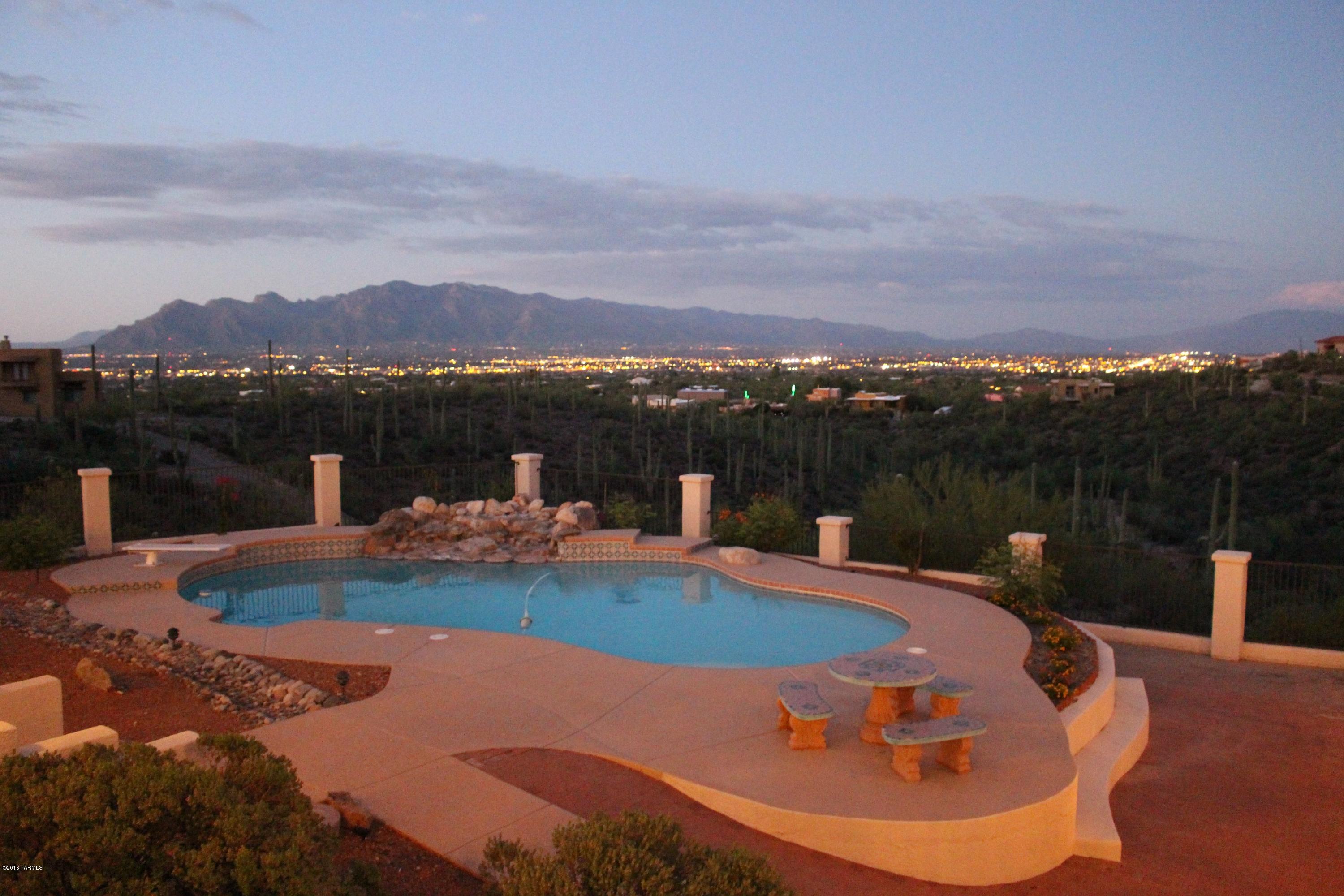 Vista De La Sierra De Dios - Residential