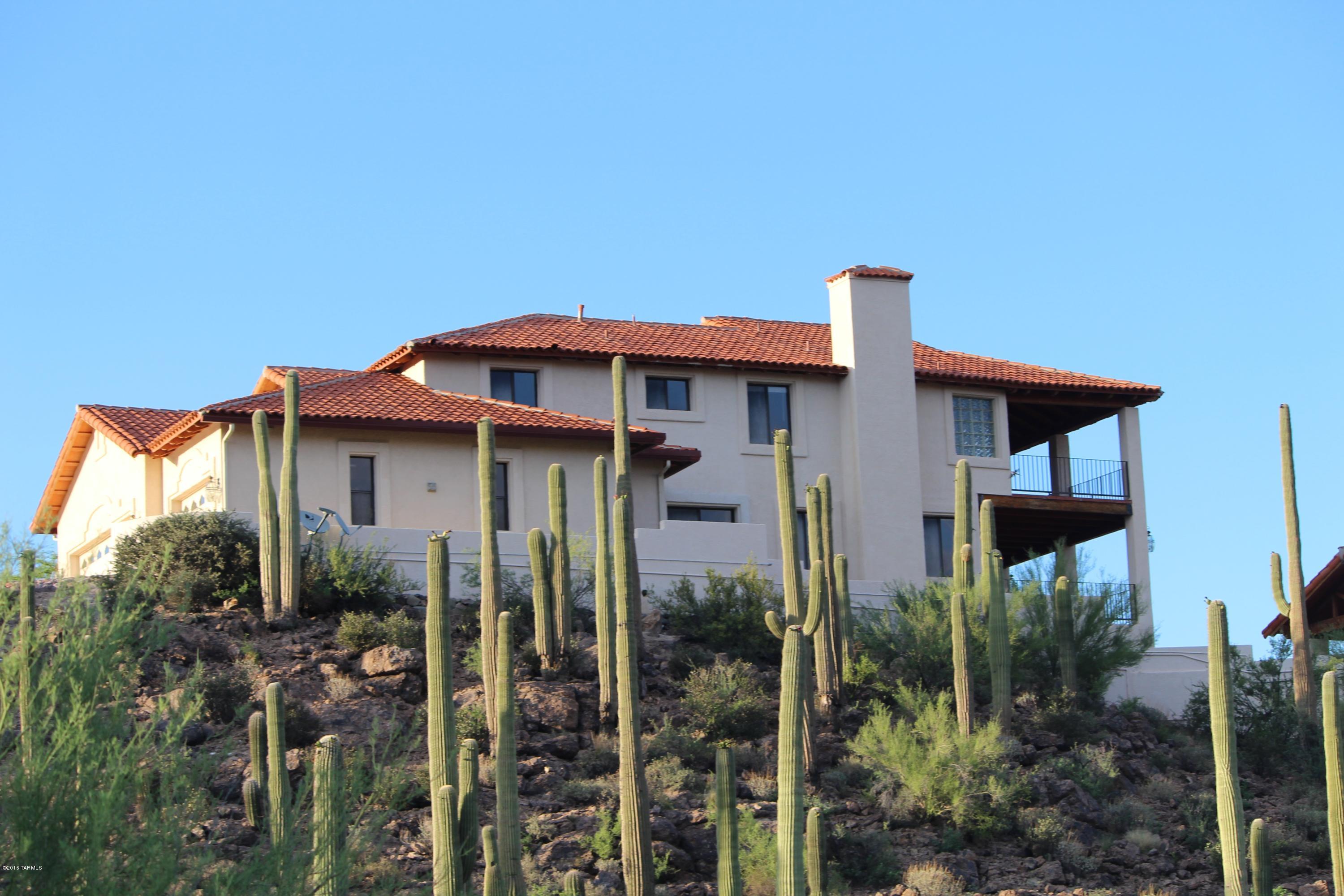 Vista De La Sierra De Dios - Residential