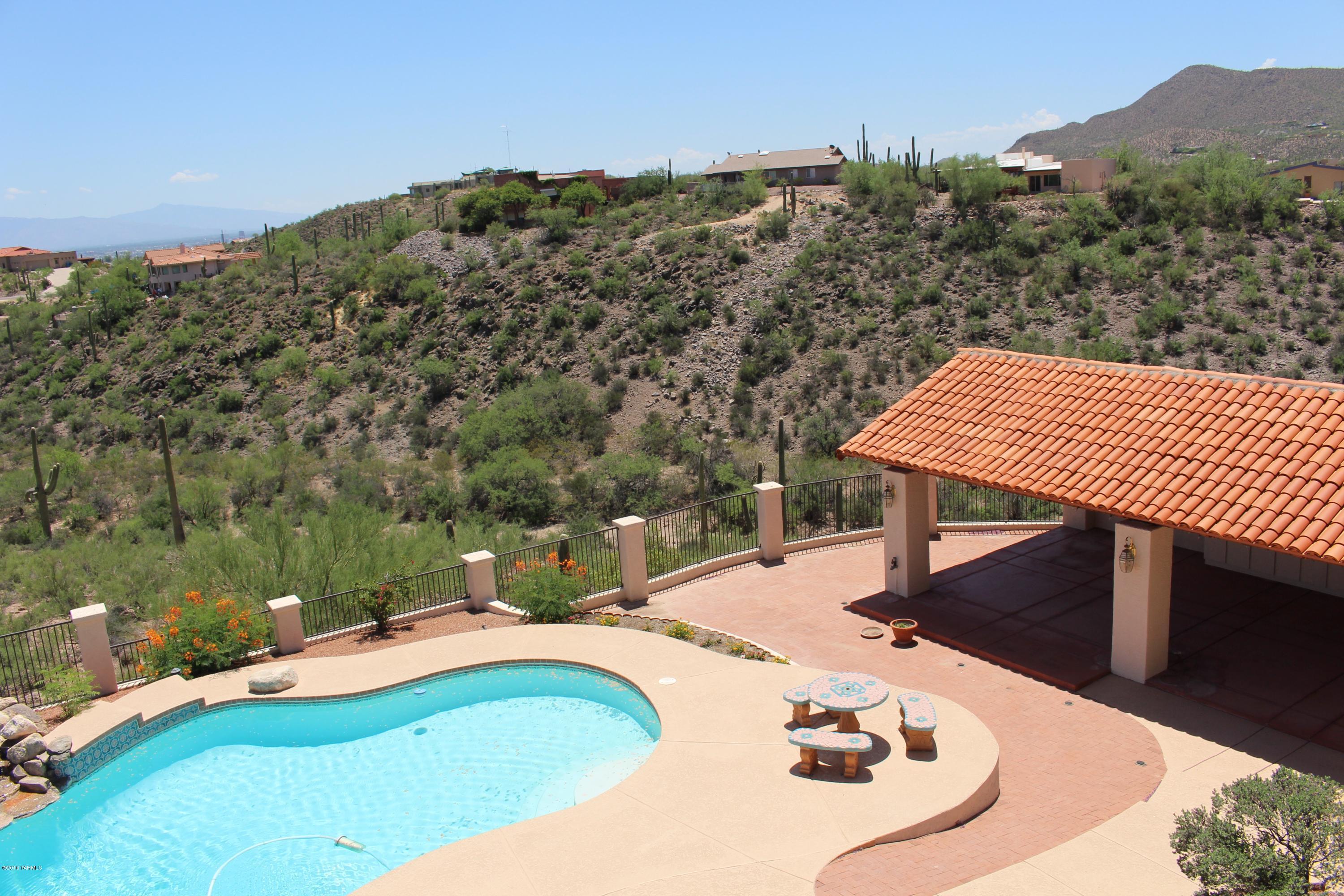 Vista De La Sierra De Dios - Residential