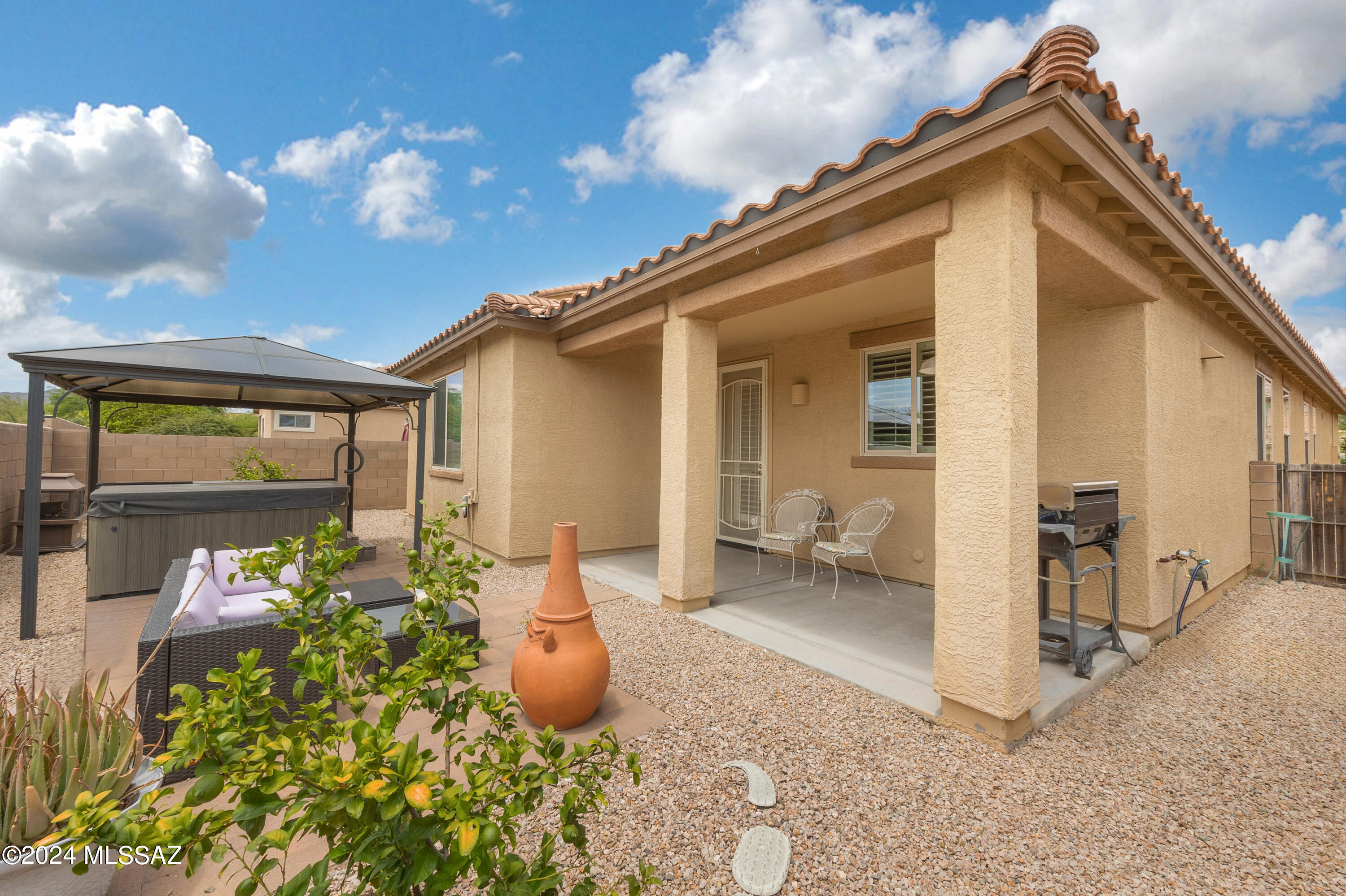 Rancho Vistoso NGHB 10 PCLS S,U & V - Residential