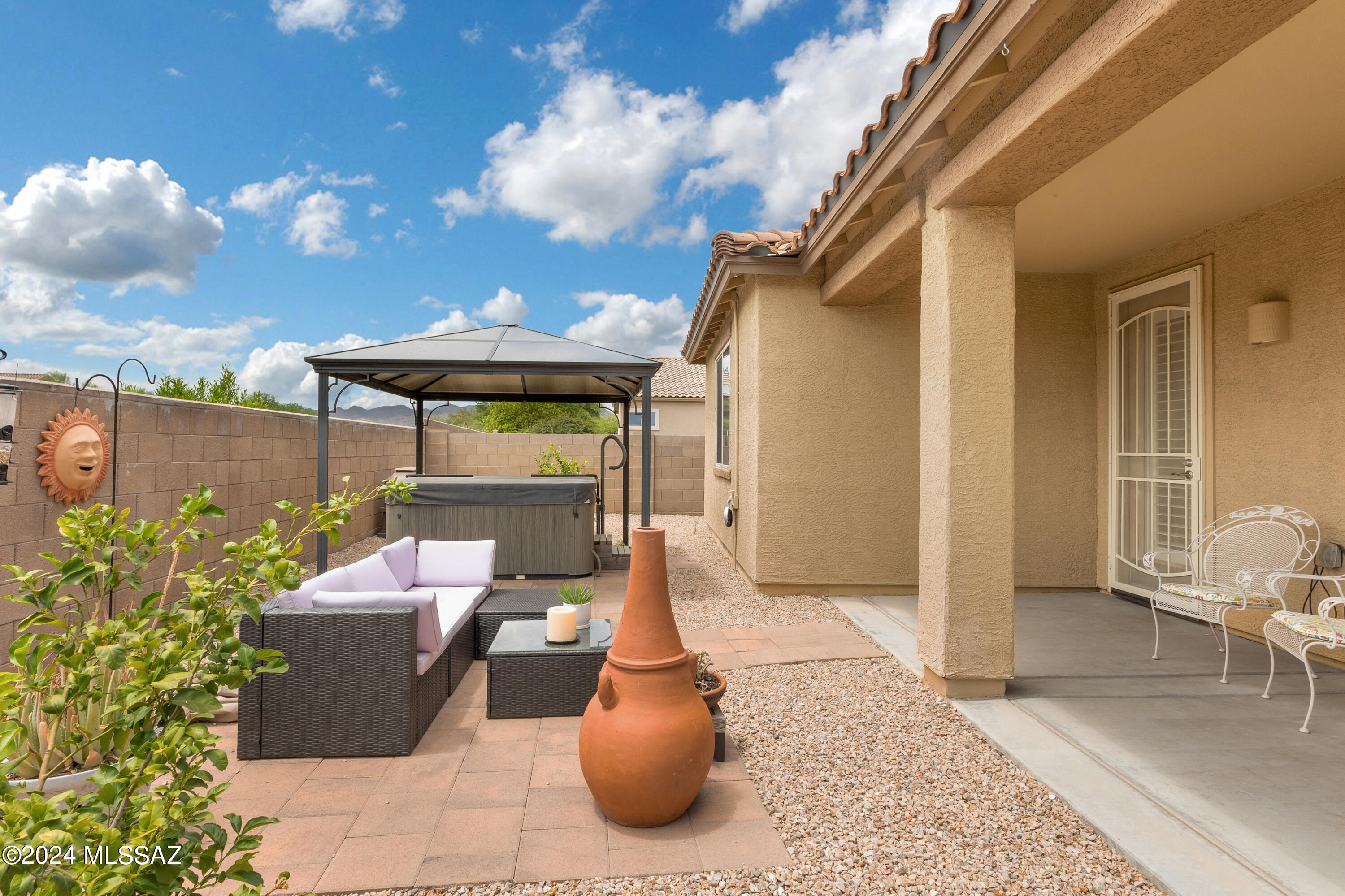 Rancho Vistoso NGHB 10 PCLS S,U & V - Residential