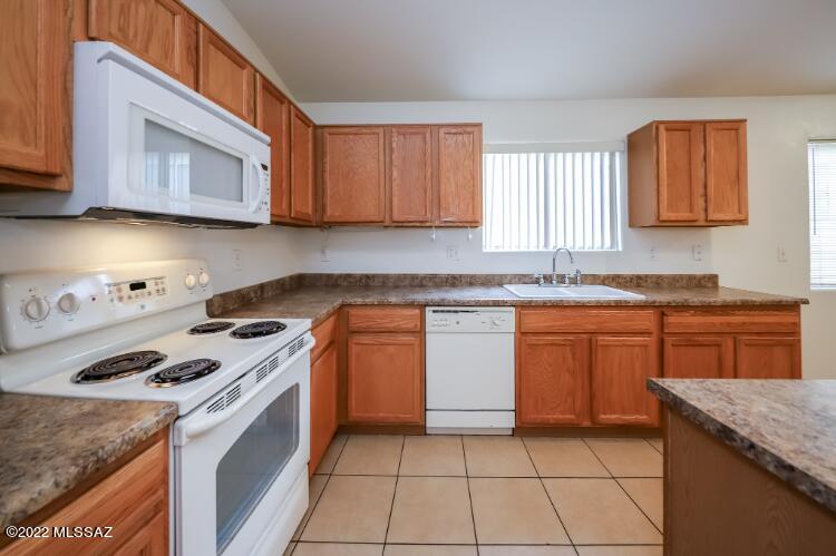 Desert Point Estates (1-76) - Residential Lease