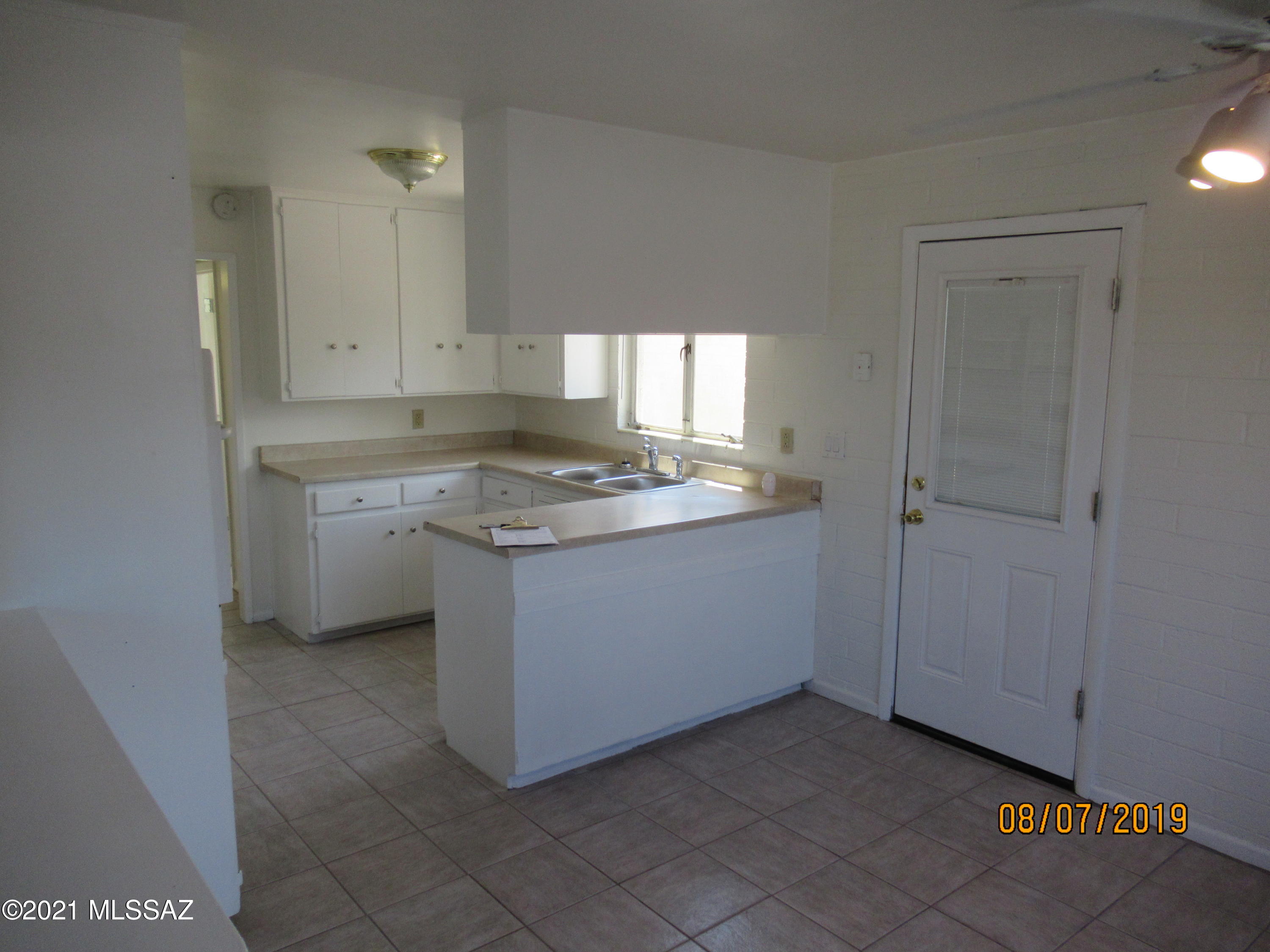 El Montevideo Estates - Residential Lease