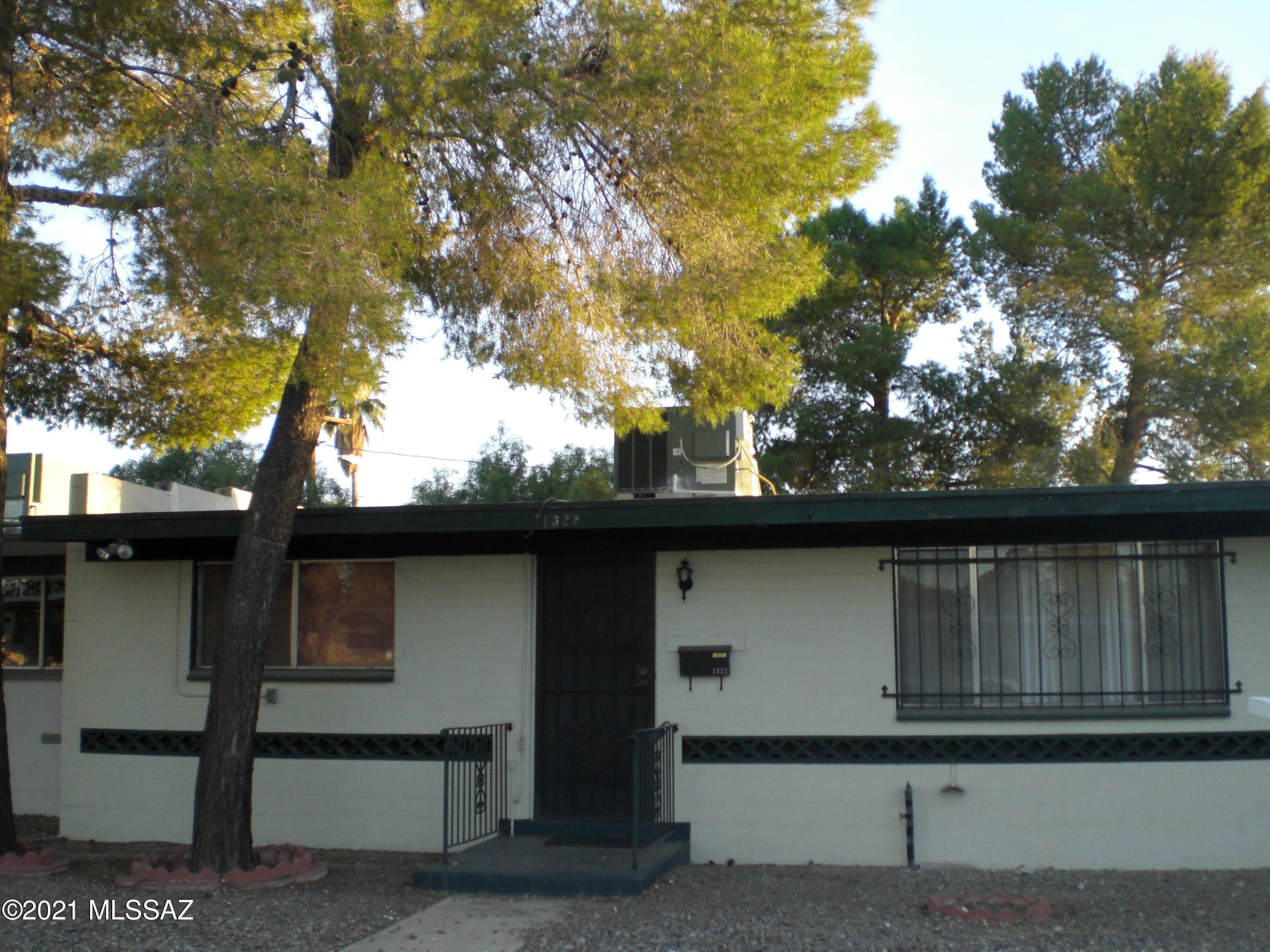 AC, New paint, tile flooring and updated bath.
Large Kitchen w/breakfast  bar. Good sized Bedrooms, Dining Room and Living Room.
Arizona Room and laundry room with storage. Drive through gate and carport.