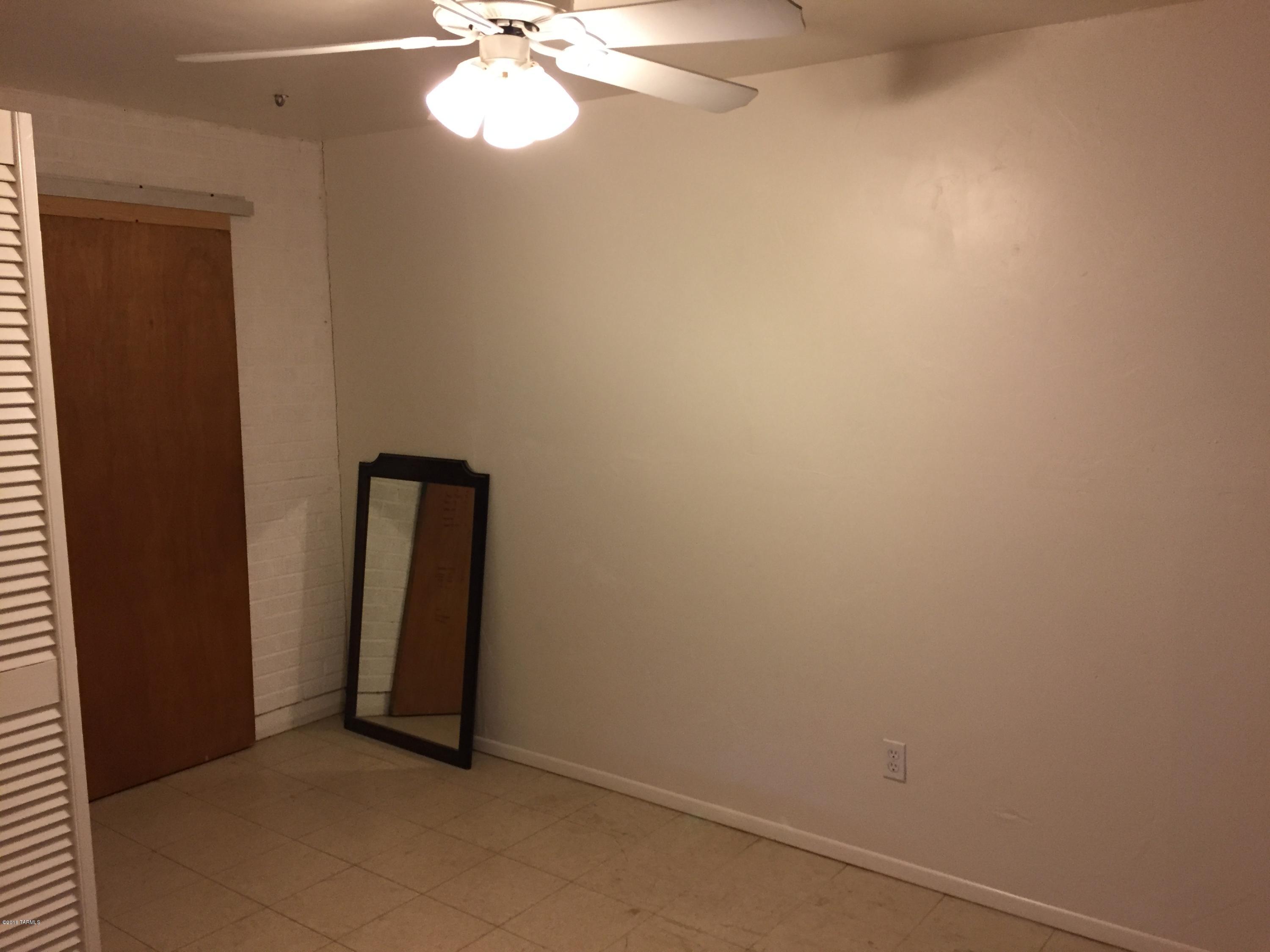 Country Club Manor - Residential Lease