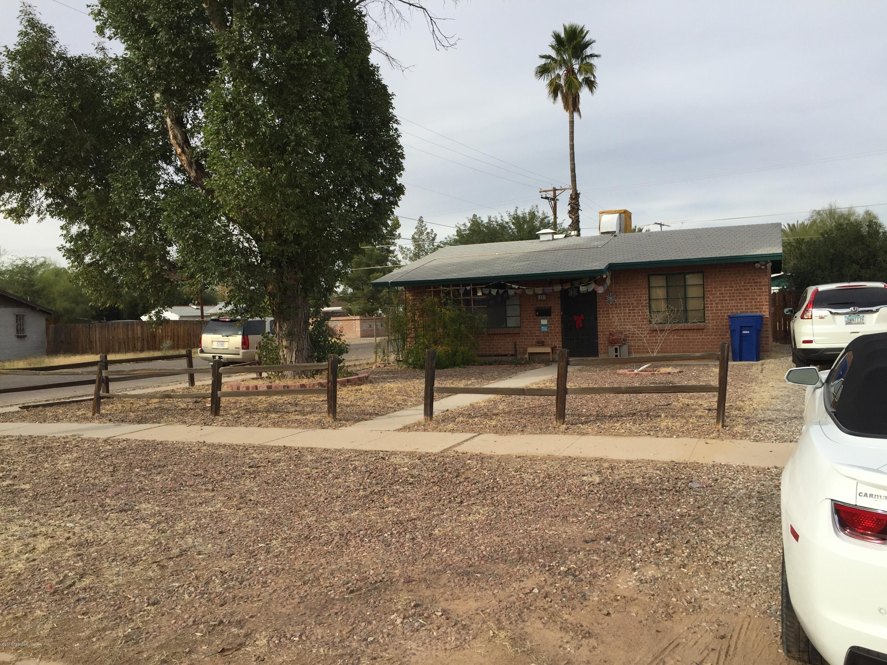 Country Club Manor - Residential Lease