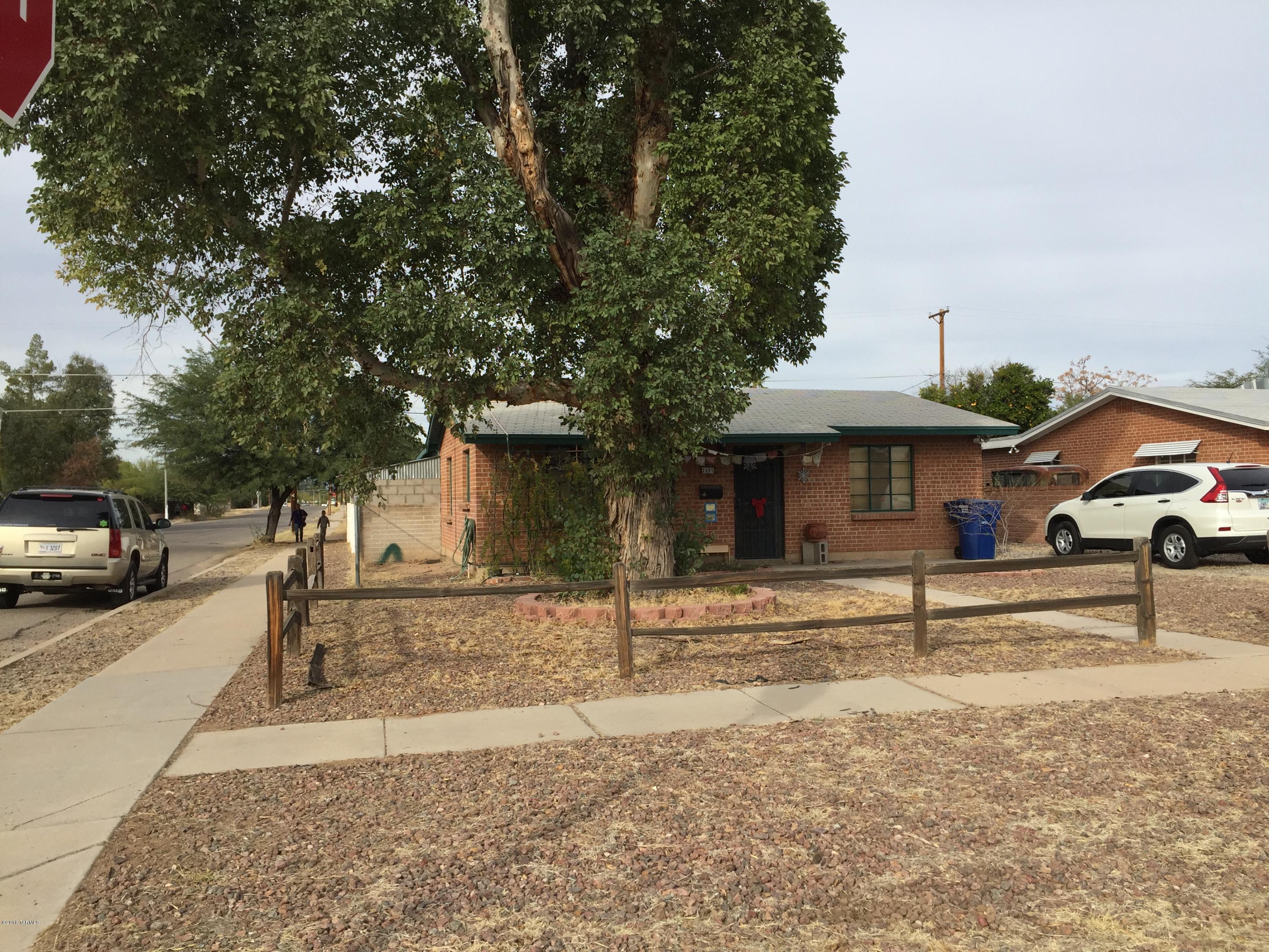 Country Club Manor - Residential Lease