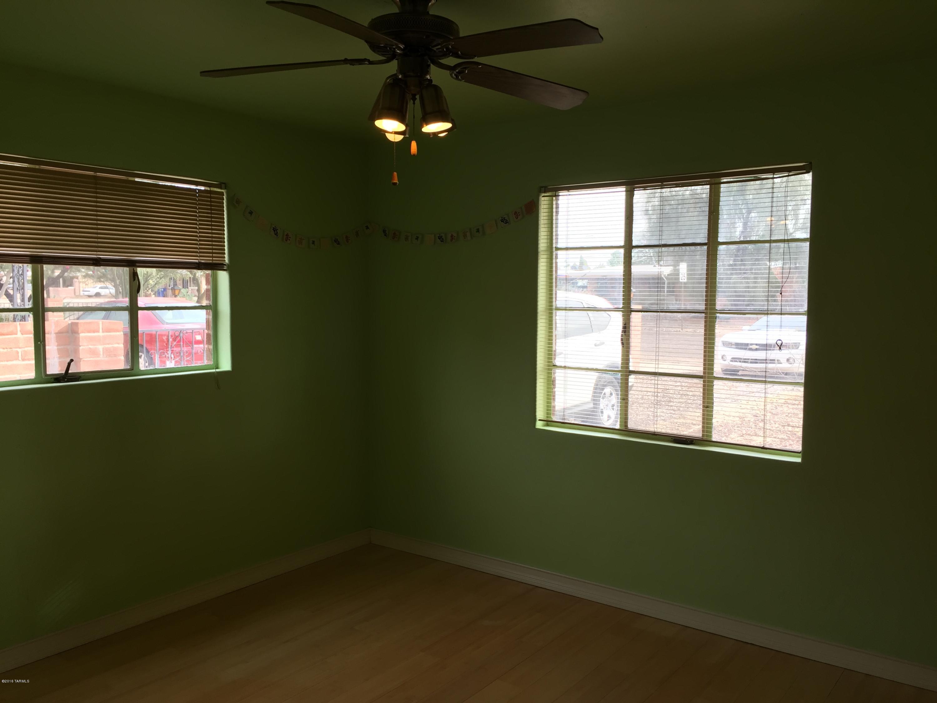 Country Club Manor - Residential Lease