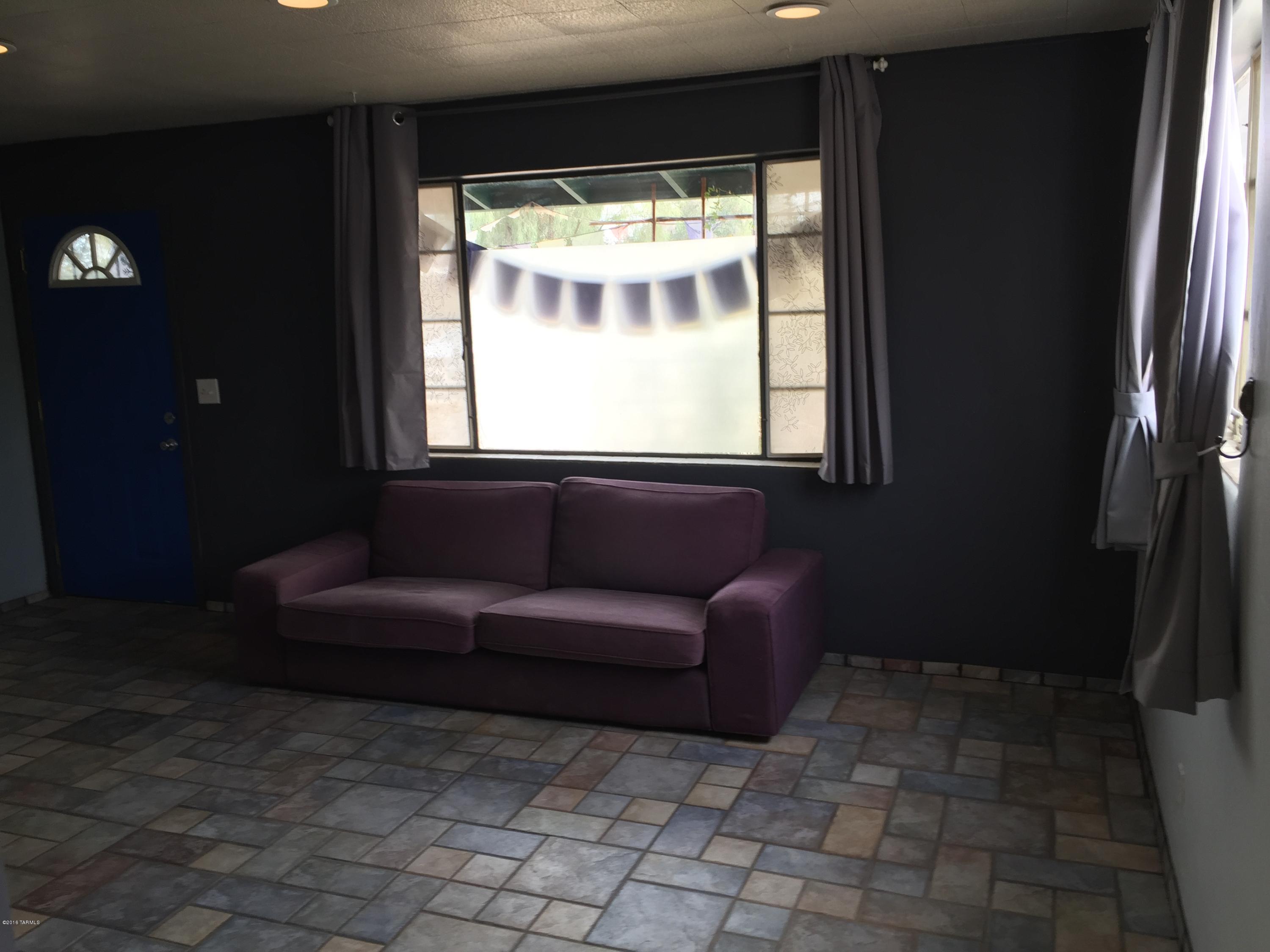Country Club Manor - Residential Lease