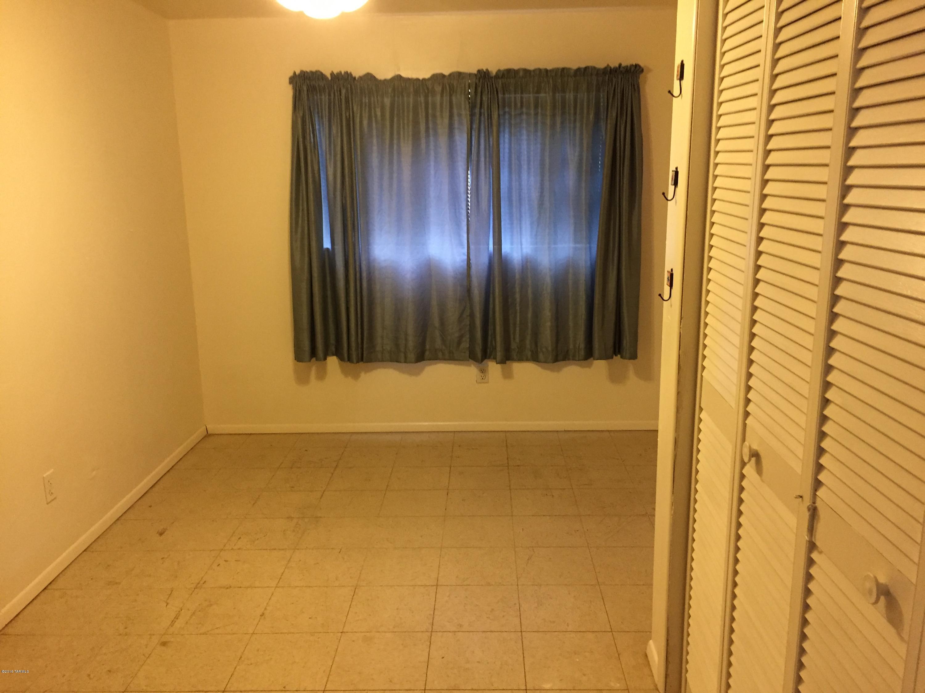 Country Club Manor - Residential Lease