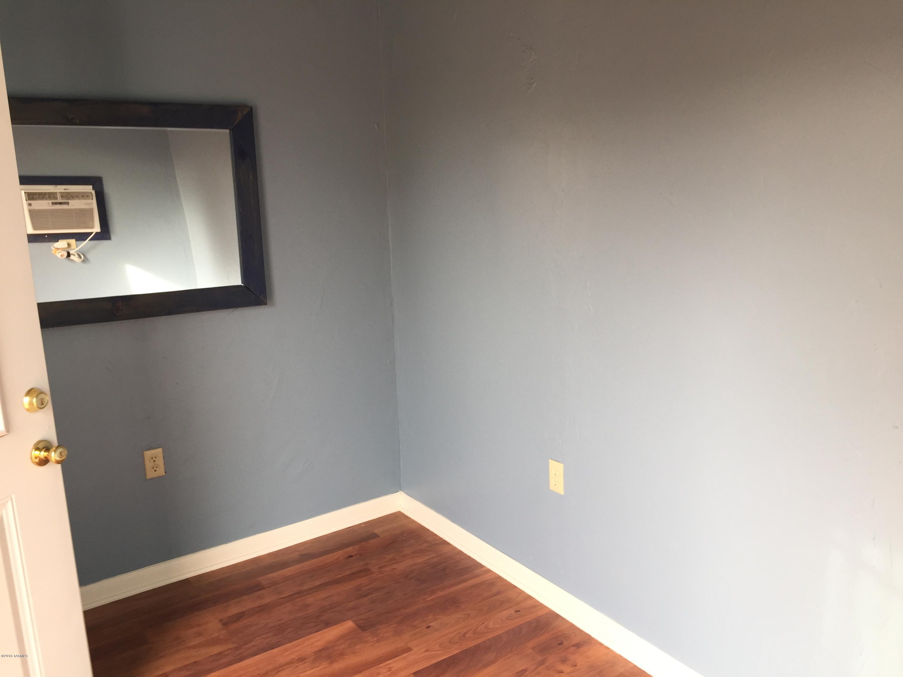 Country Club Manor - Residential Lease