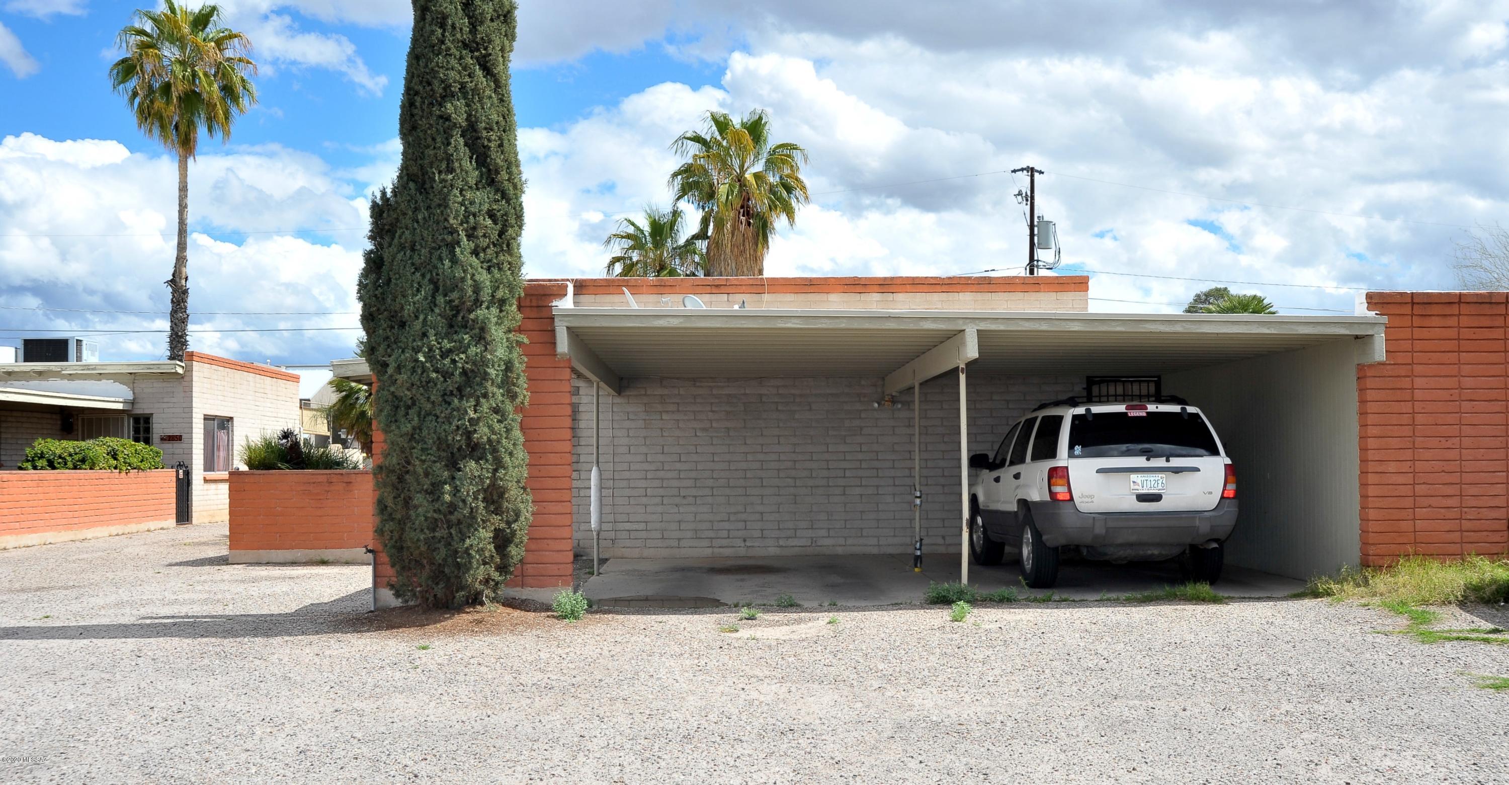 Incredible location close to shopping, UofA, downtown, Banner Hospital, bus lines and Restaurants.  The duplex is in great condition with recent remodeling.  Air conditioning, large enclosed yards, covered patios.The rooms are large and the floorplans are great. 
Do Not disturb the tenants.