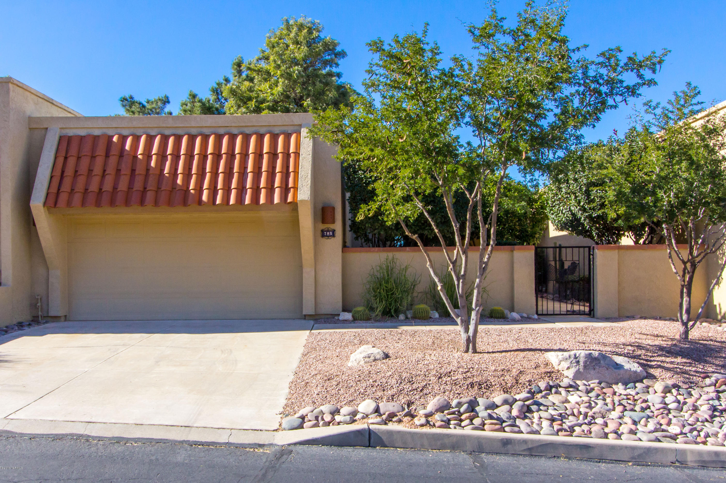 At this price it's a great opportunity to own a patio home in this beautiful Oro Valley location with the Catalina Mountains right out your door! Walk to the El Conquistador resort,enjoy nearby hiking,biking,theaters,restaurants,
shopping & the Oro Valley marketplace. Mountain views from the enclosed front patio & sunset views from the backyard, located on the 2nd fairway of the El Conquistador Resort golf course. Friendly neighborhood and a great area to take a walk and meet your neighbors.  
Newer paint & carpet, high ceilings, cozy fireplace,private & charming. Don't let this opportunity slip by, come see it today!