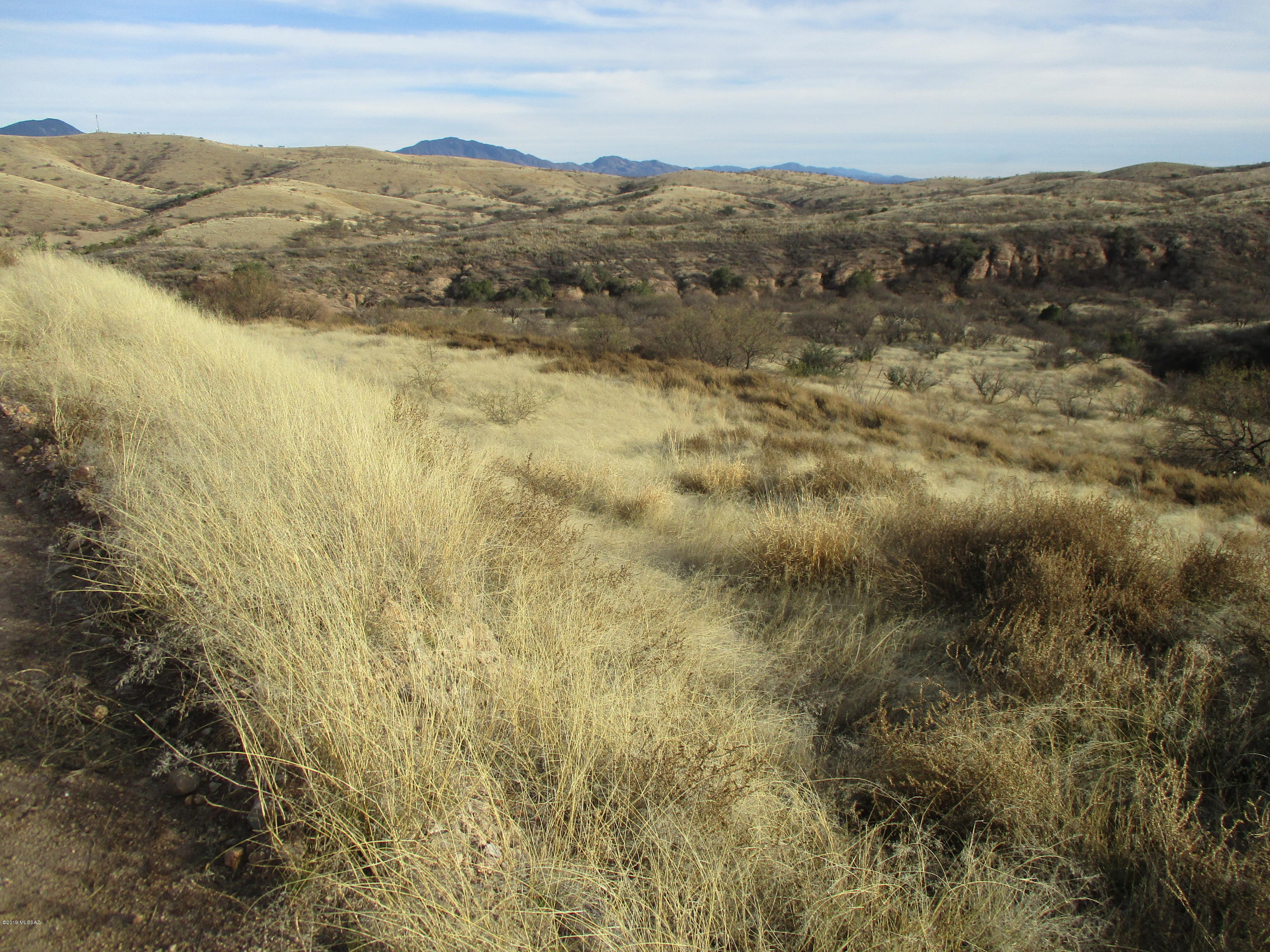 Great 1.2 acre lot with flat building site available.  Great panoramic views of the mountains.  Watch the sunrise from this great lot.  Close to Nogales proper but out in the country for great views and privacy. 
City water,  and electric available, property has had perc test for septic system.  This a great buy with no hoa and minimal deed restrictions.