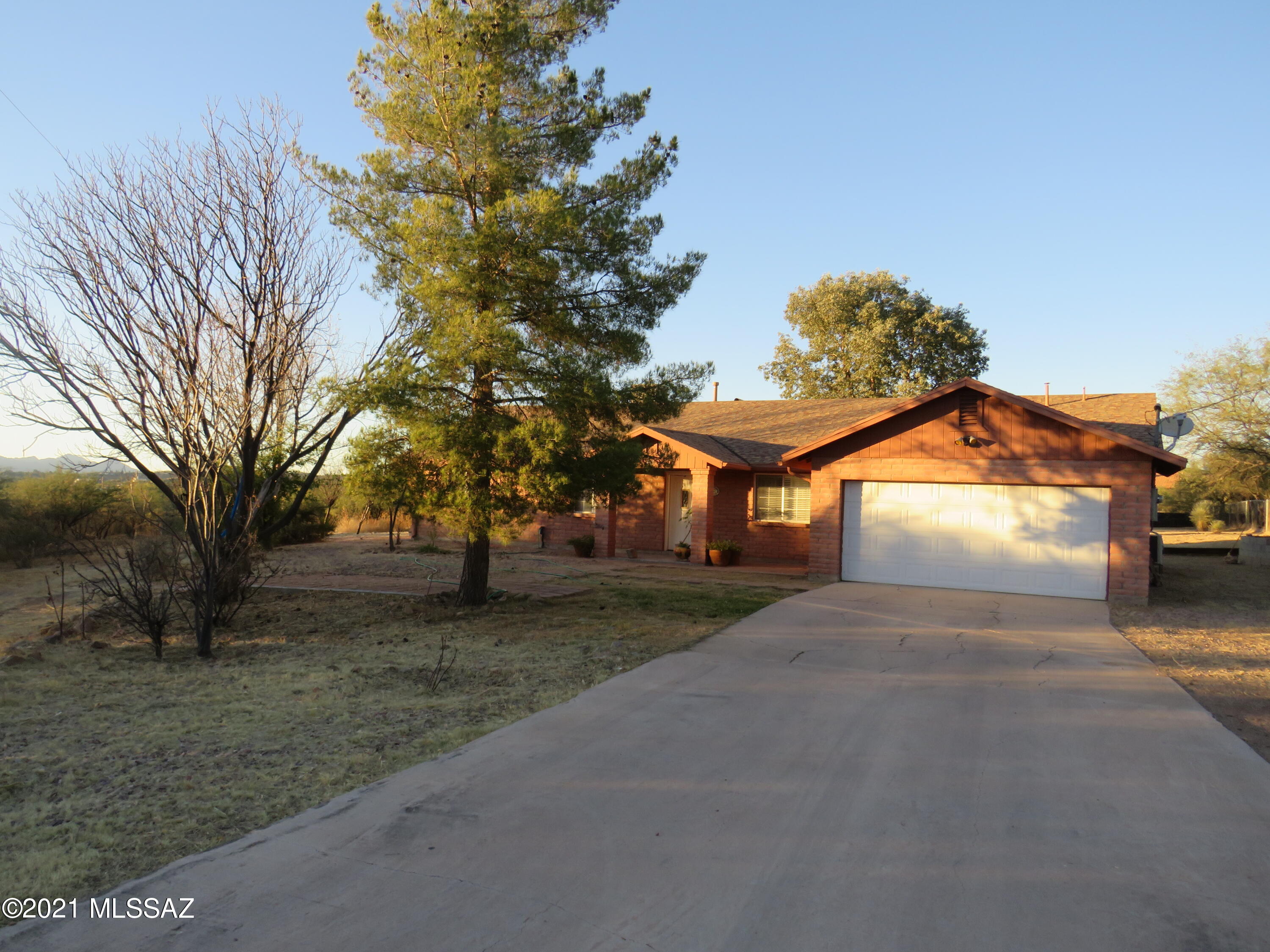 Spacious home on .47 acre lot.  It has  3 bedrooms, 2 baths, ceramic tile flooring.
double pane windows, dining area, family room and living room.  
Double garage, paved driveway, plant shelves, storage room.