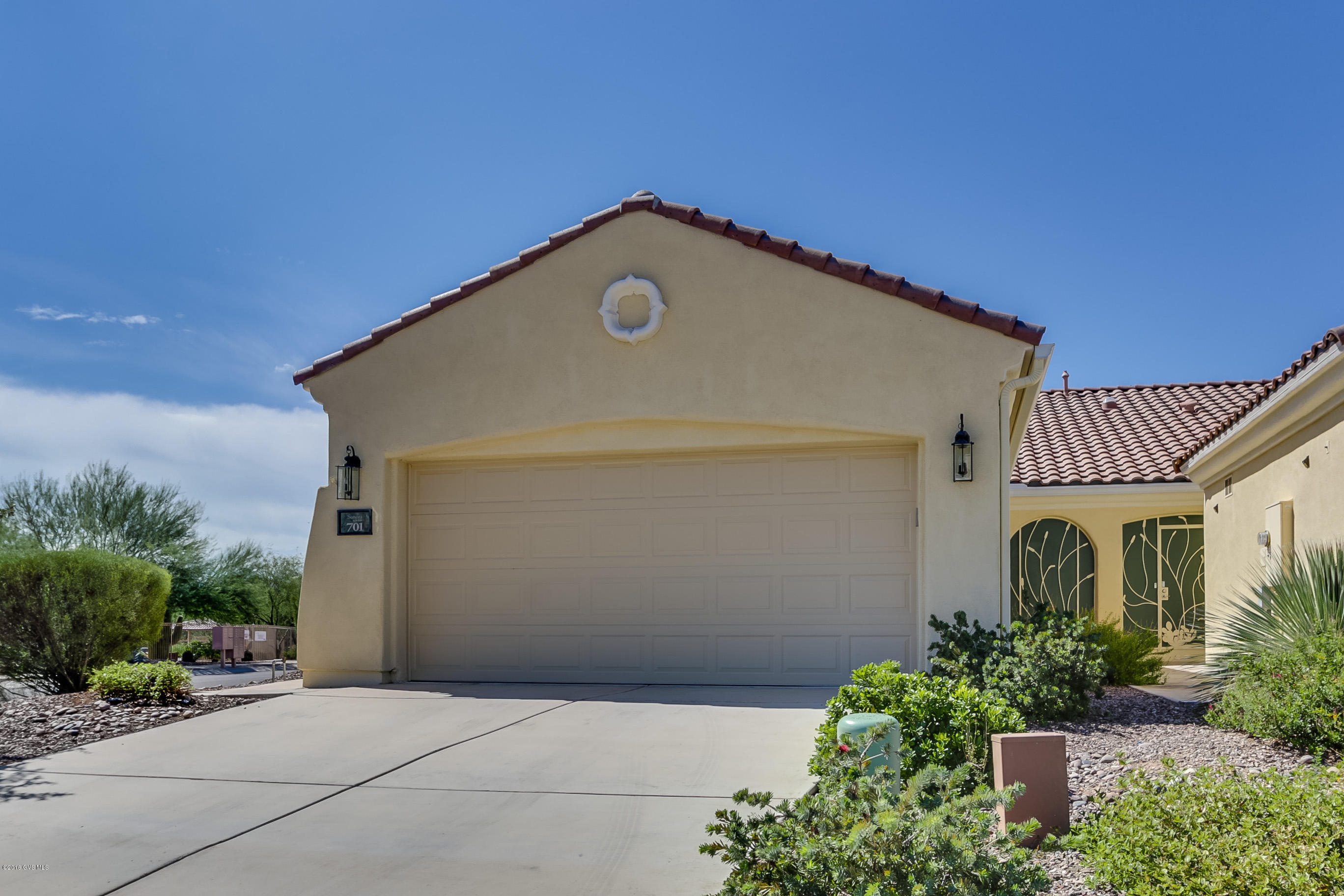 Fantastic Corner Lot, Split BD Floor plan, Front entry has small screened in space with Custom security Door, Custom Plantations, Easy Care Tile except bedrooms/wood, ceiling fans, spacious kitchen w/eat in space, breakfast bar, corian counters, tile backsplash, ample cabs and pantry storage, laundry room, den(use as den,office formal dining room), Large Master Suite, walk in closet & Shower, cozy backyard and patio area to relax and enjoy the sunset, garage has storage cabs, table bench, epoxy floor, heat exhaust fan. Move in ready, steps from Clubhouse, Pool, Spa and Fitness. HOA incl Frt/Back yard, maint, roof, ext paint, Pest Control. THIS IS AZ LIVING AT IT'S FINEST!