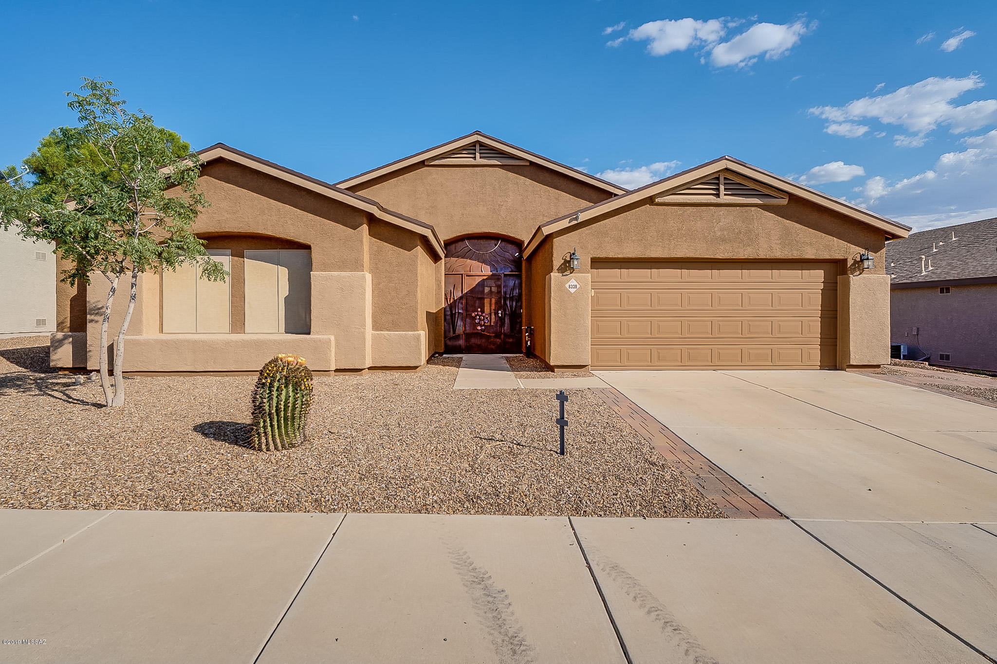 This Tucson one-story offers an in-ground pool, gas heating, stainless steel appliances, a patio, dual sinks in the master bathroom, a master walk-in closet, and a two-car garage.