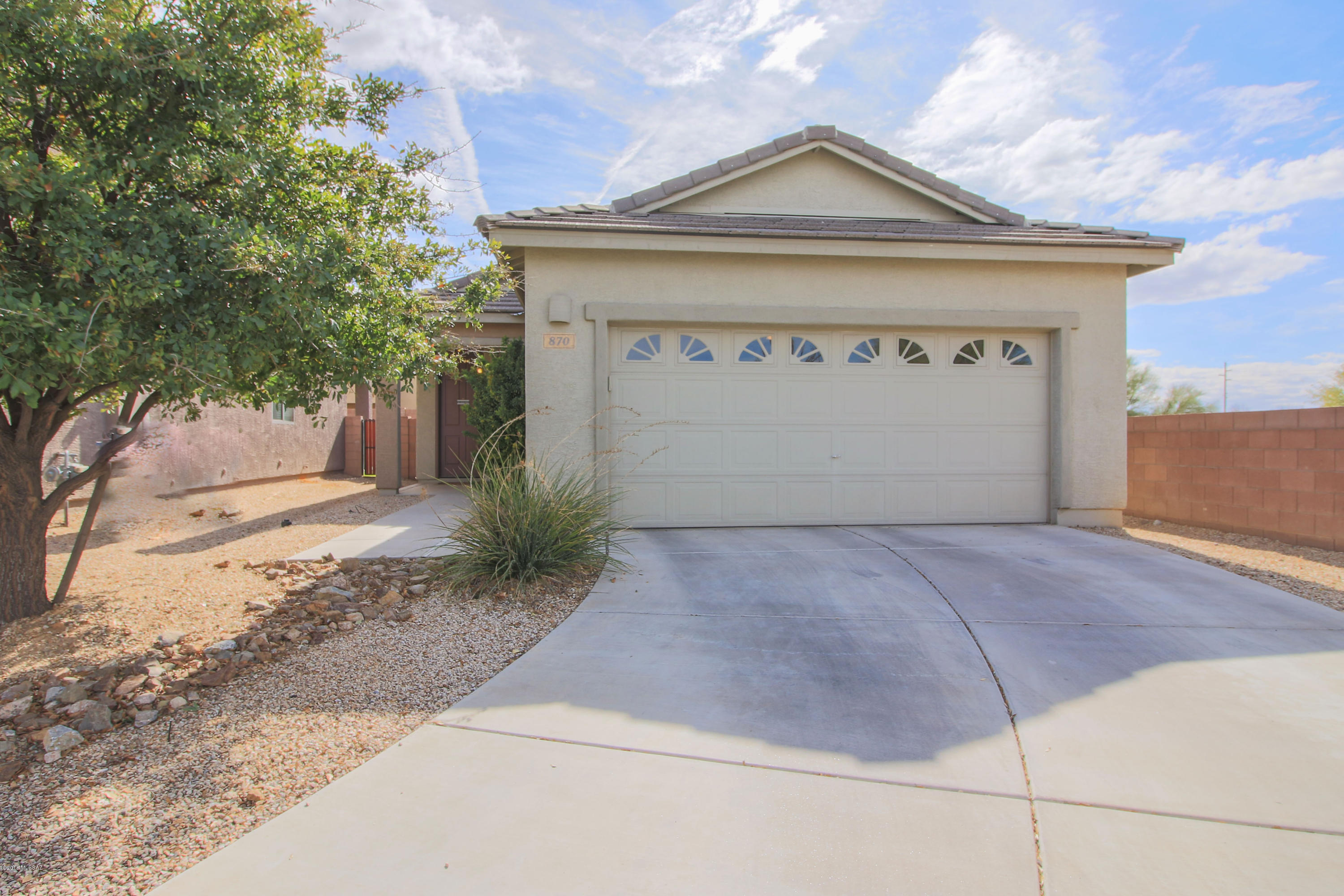 Seller is willing to entertain offers between $160k-170k.
Beautiful home in Madera Highlands Villages with 3 bedrooms and 2 bathrooms, plus a den. This home features a large kitchen with all appliances, granite counter tops, under-mount sink, extra desk area, large living room, lots of ceramic tile, recessed lighting, laundry room and more. The master features dual sinks and a tub/shower combo. The exterior features a wonderful cul-de-sac lot, no side neighbor, covered patio, 2 car garage with shelving and low care rear yard! Community pool, park and loads of pecan trees blanket the area.