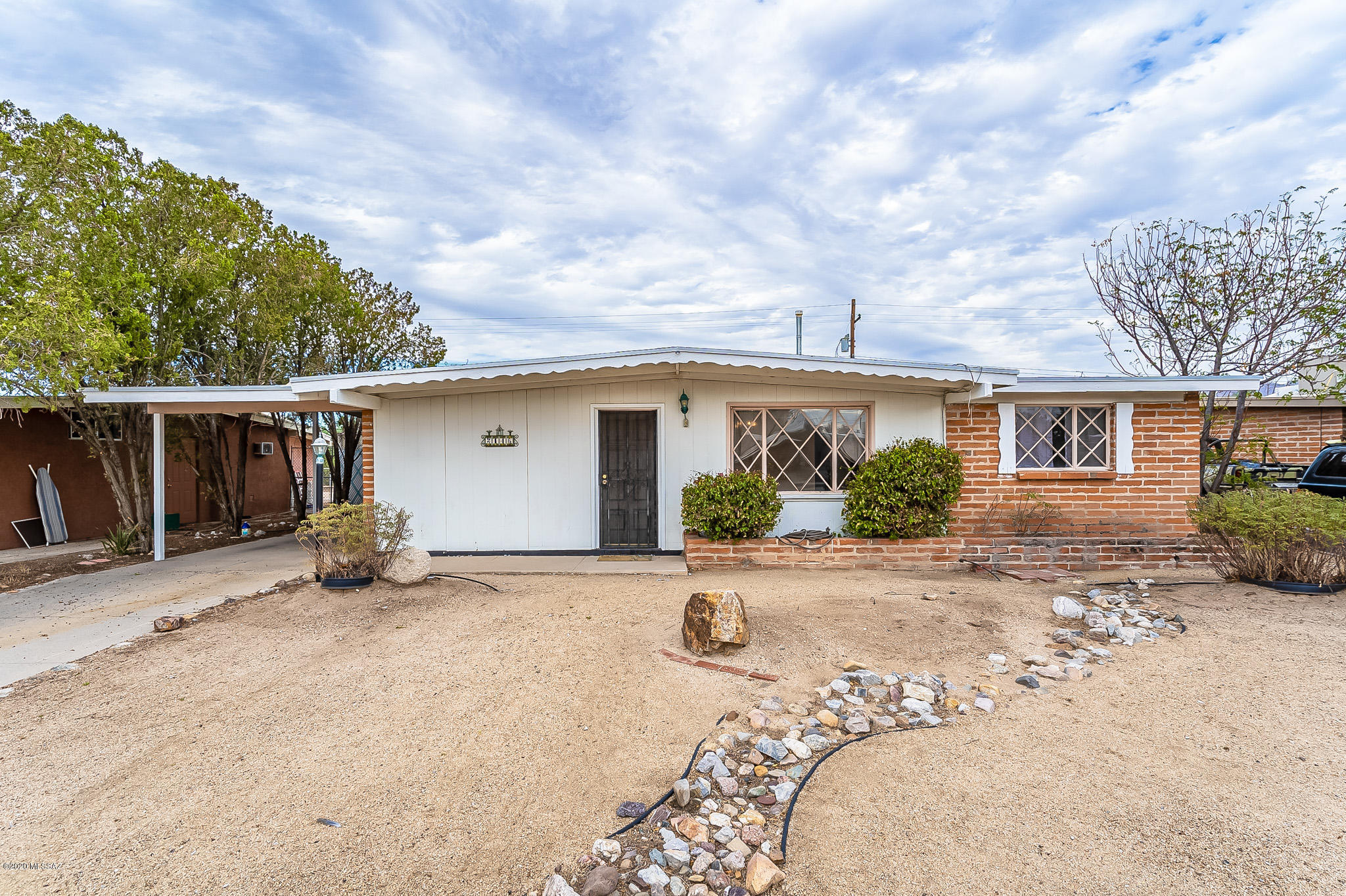 Central area 3 BD /2 BA adobe ranch home on a good sized lot located in a cul-de-sac with MU zoning.  Home features open kitchen and dining area. Ceramic and new carpet flooring. Ceiling fans, 1 car carport. Fenced backyard with covered patio, artificial grass and decorative rock, Storage shed.   No HOA. Convenient to shopping, schools & bus lines. Great opportunity, come make this your home today!