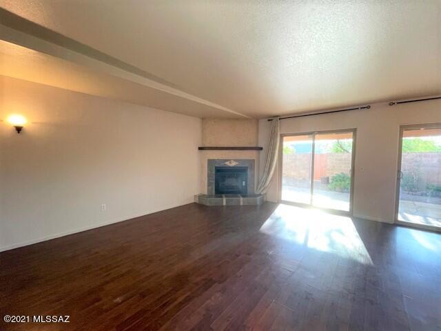 Las Lomitas (1) - Residential Lease