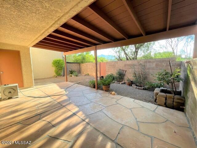 Las Lomitas (1) - Residential Lease
