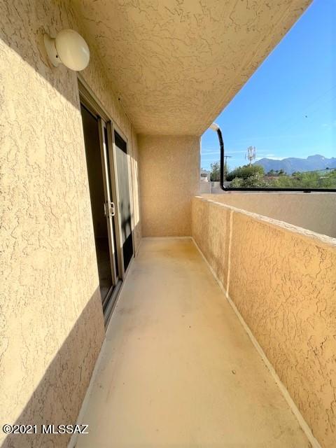 Las Lomitas (1) - Residential Lease